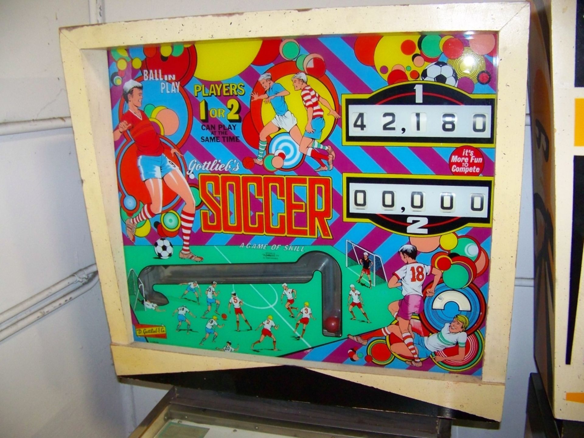 SOCCER PINBALL MACHINE ANIMATED BOX GOTTLIEB 1975 Item is in used condition. Evidence of wear and - Image 3 of 8