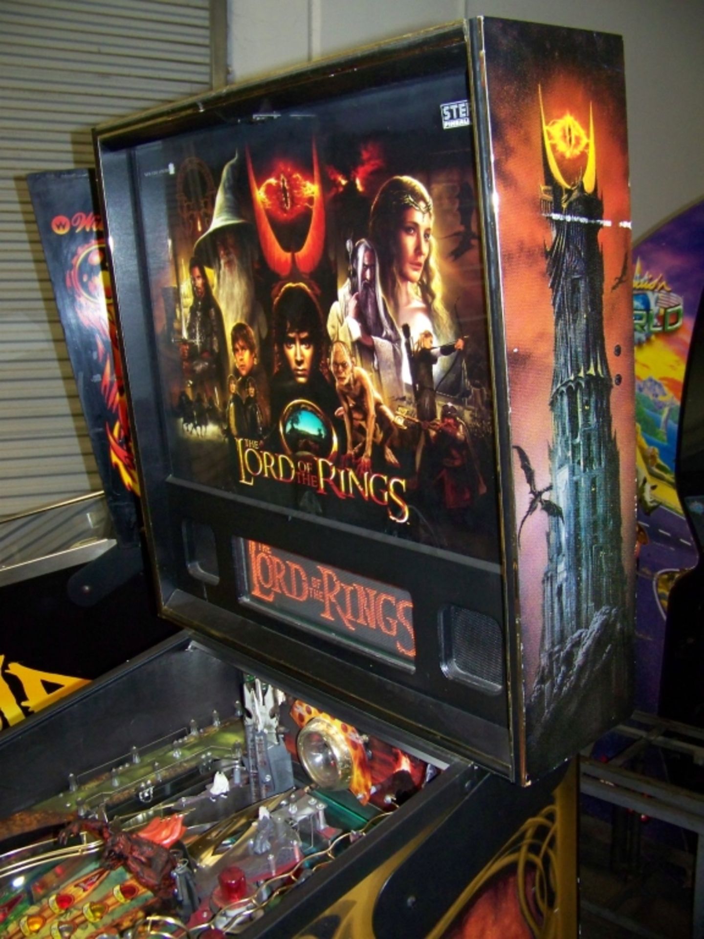 LORD OF THE RINGS PINBALL MACHINE STERN Item is in used condition. Evidence of wear and commercial - Image 10 of 10