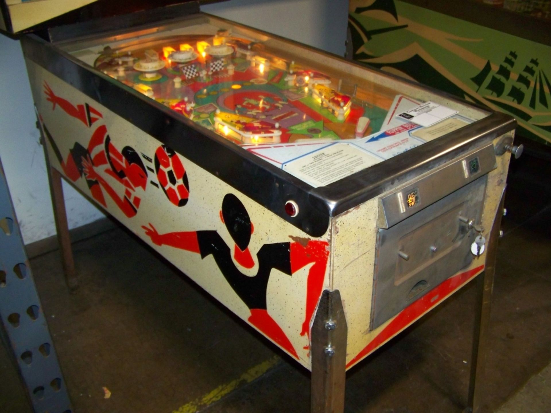 SOCCER PINBALL MACHINE ANIMATED BOX GOTTLIEB 1975 Item is in used condition. Evidence of wear and - Image 5 of 8