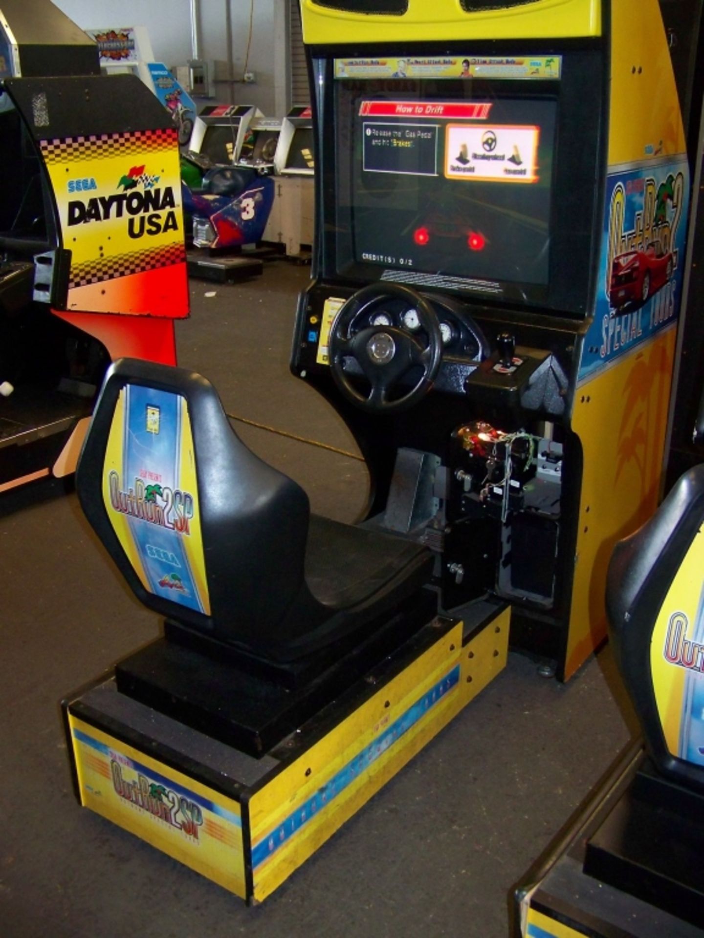 OUTRUN 2 SPECIAL EDITION RACING ARCADE GAME SEGA Item is in used condition. Evidence of wear and - Image 7 of 9