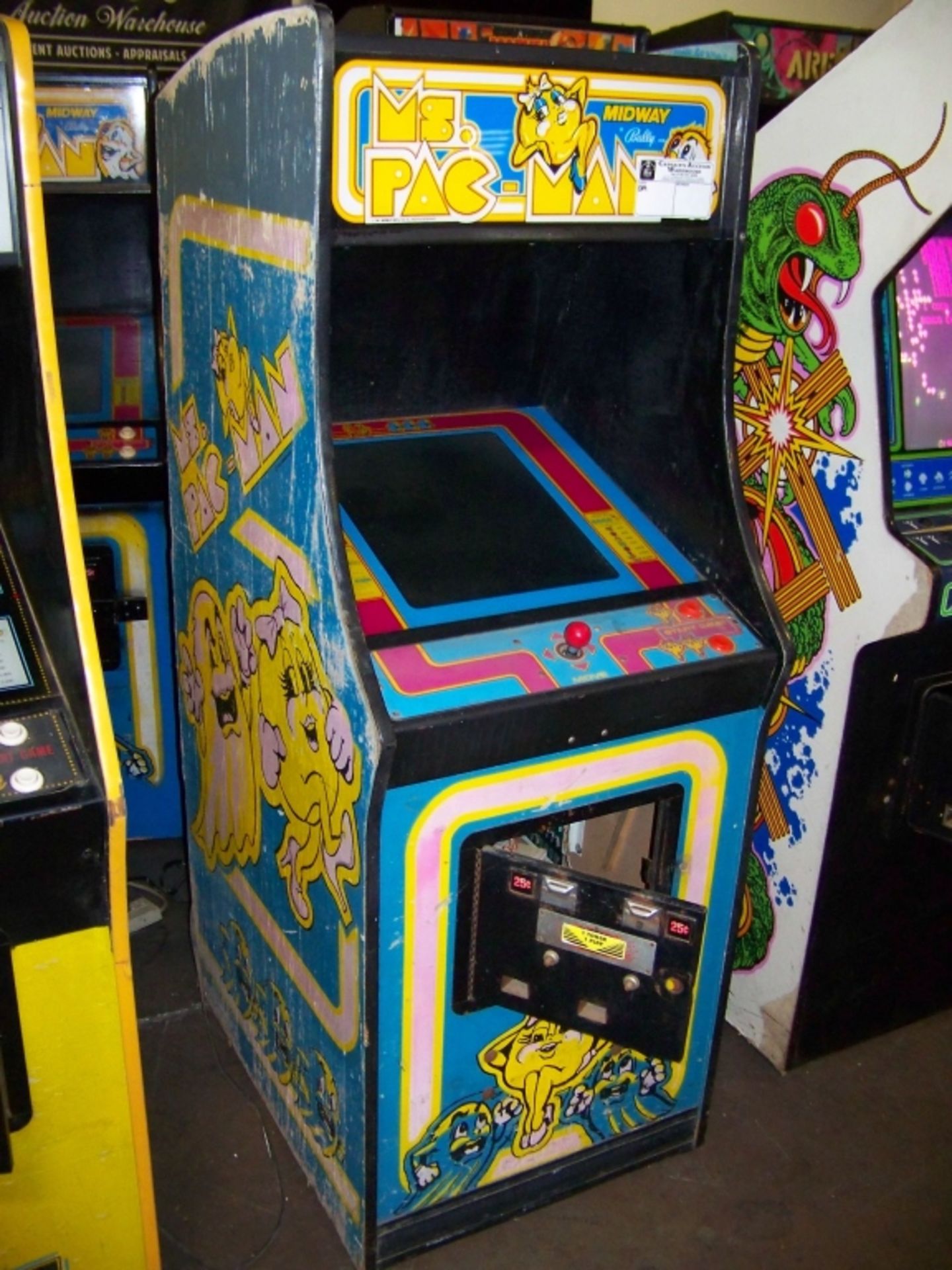 MS PACMAN CLASSIC ARCADE GAME MIDWAY Item is in used condition. Evidence of wear and commercial - Image 4 of 4
