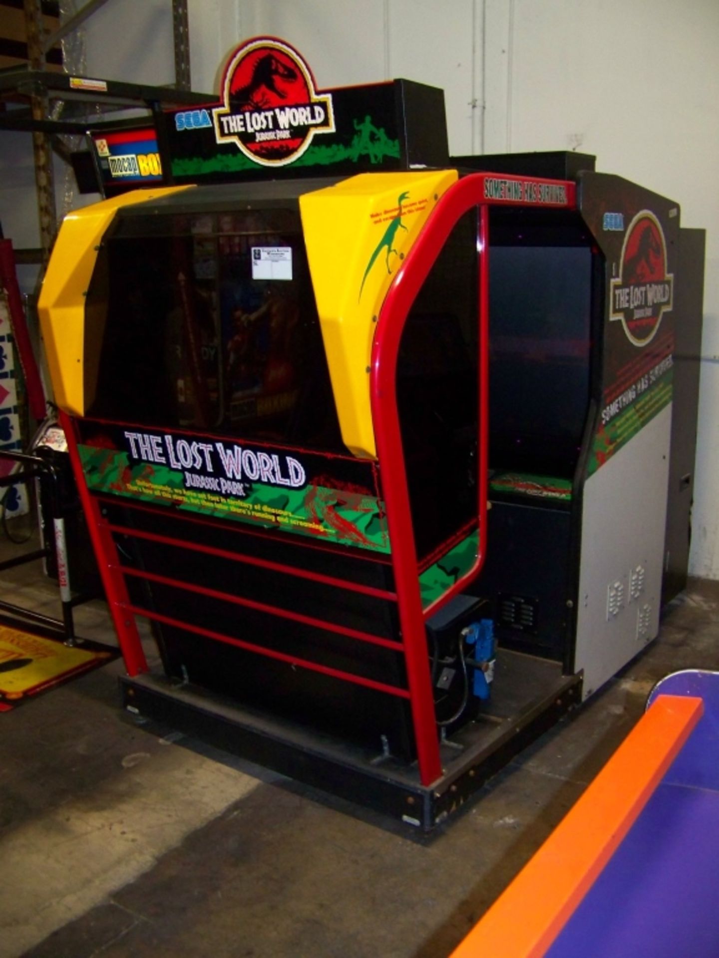 LOST WORLD 50"" ENVIRONMENTAL SHOOTER ARCADE SEGA Item is in used condition. Evidence of wear and - Image 4 of 9