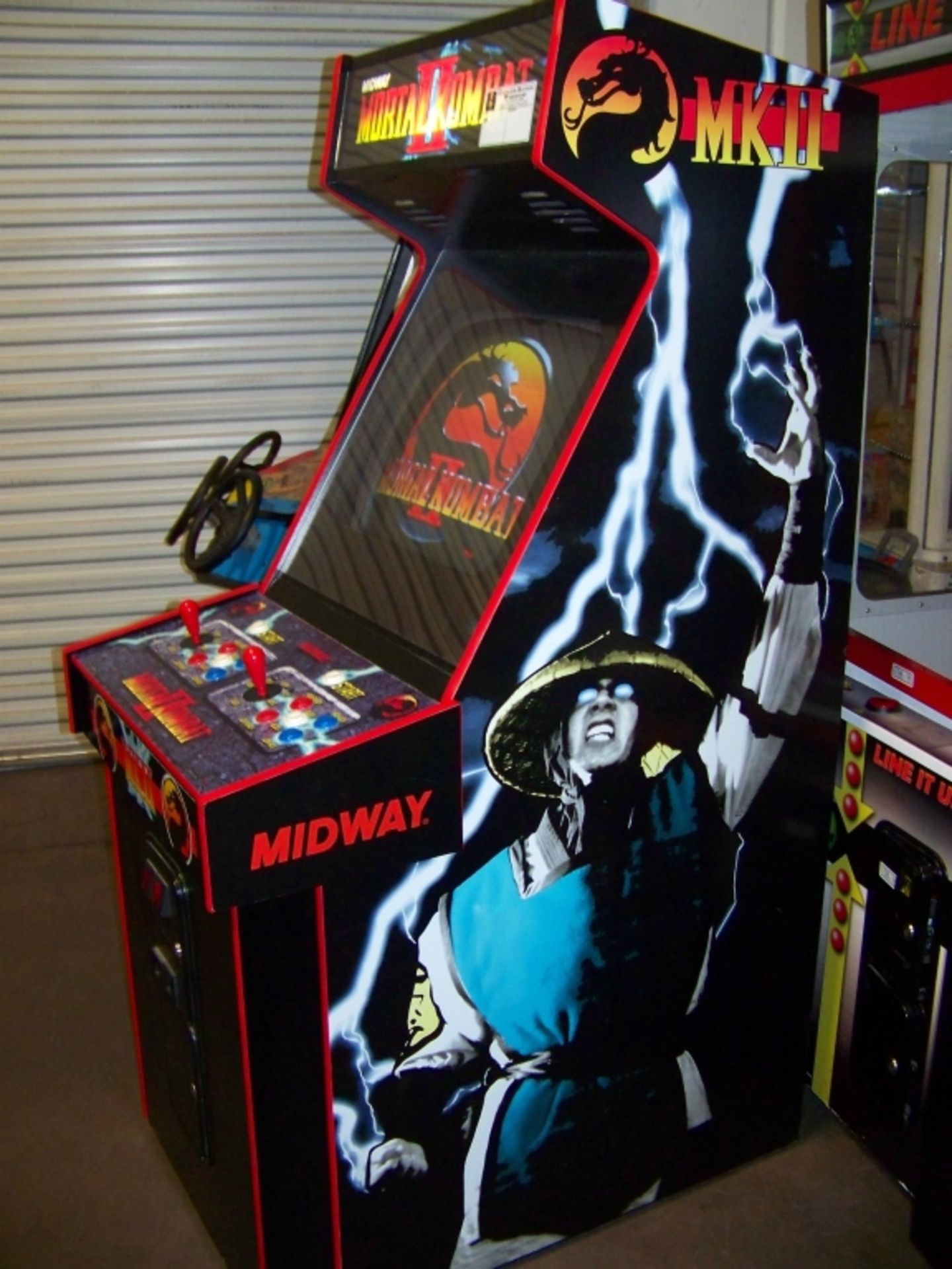 MORTAL KOMBAT II ARCADE GAME MIDWAY Item is in used condition. Evidence of wear and commercial - Image 5 of 8
