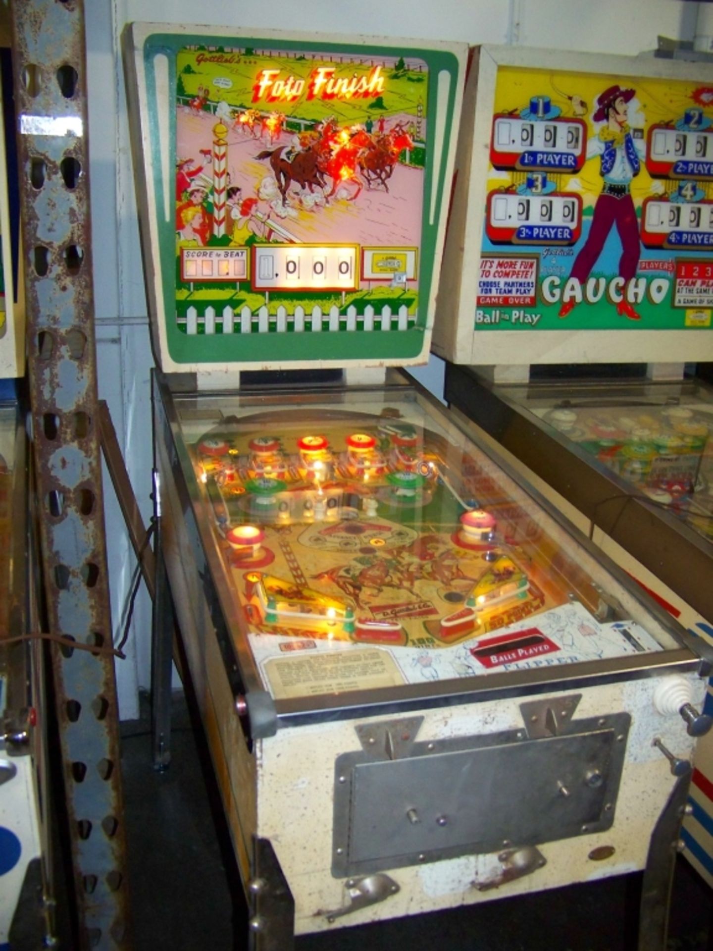 FOTO FINISH PINBALL MACHINE GOTTLIEB 1961 Item is in used condition. Evidence of wear and commercial - Image 2 of 7