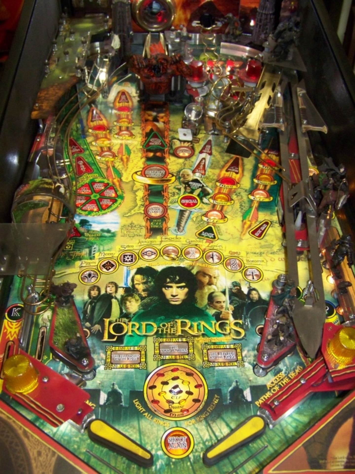 LORD OF THE RINGS PINBALL MACHINE STERN Item is in used condition. Evidence of wear and commercial - Image 3 of 10