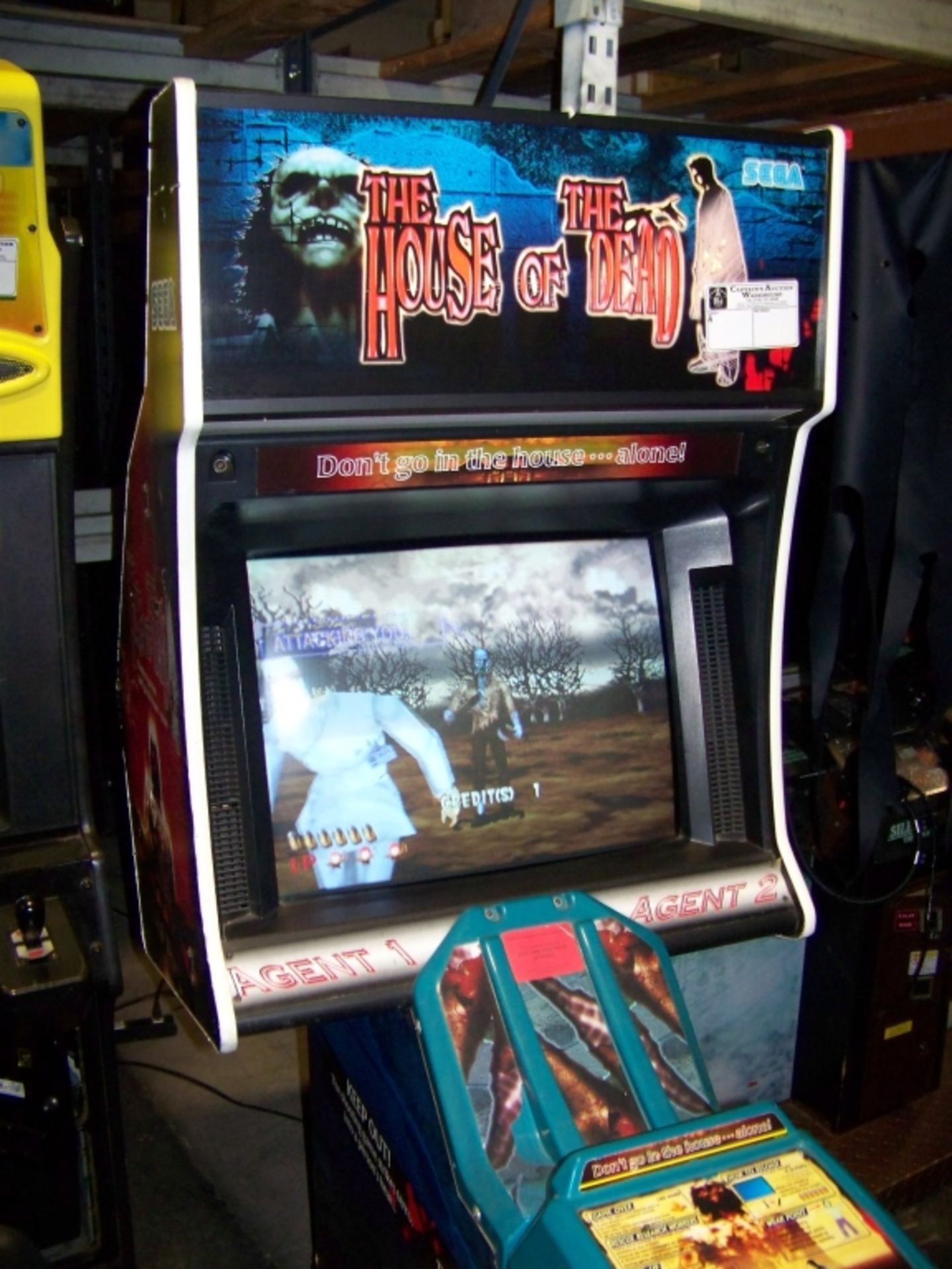 THE HOUSE OF THE DEAD ZOMBIE SHOOTER ARCADE GAME Item is in used condition. Evidence of wear and - Image 6 of 9