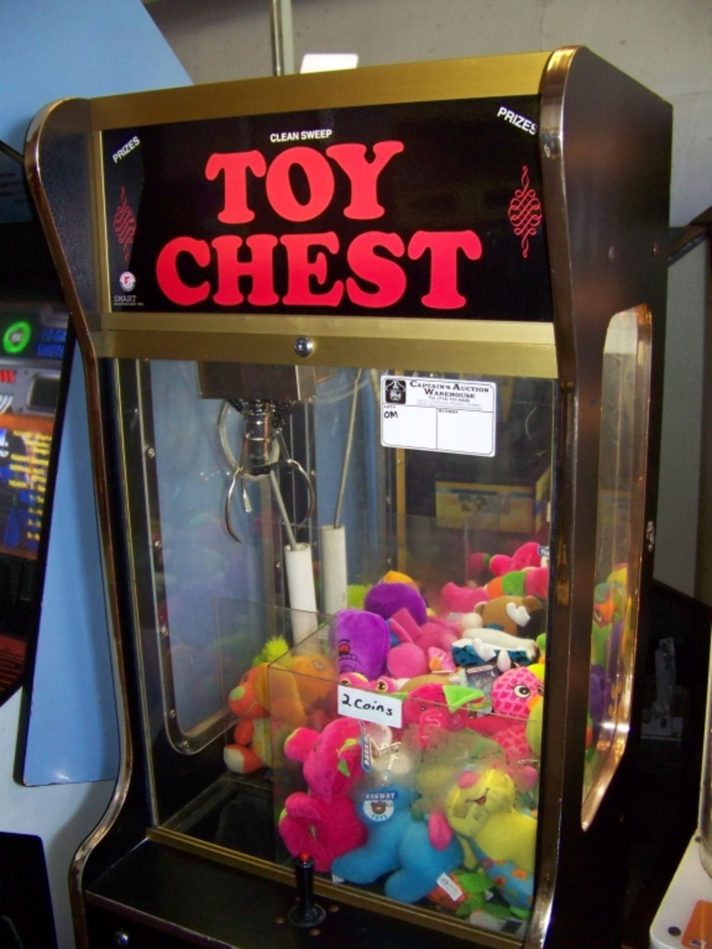 24"" TOY CHEST PLUSH CLAW CRANE MACHINE OM Item is in used condition. Evidence of wear and - Image 4 of 5