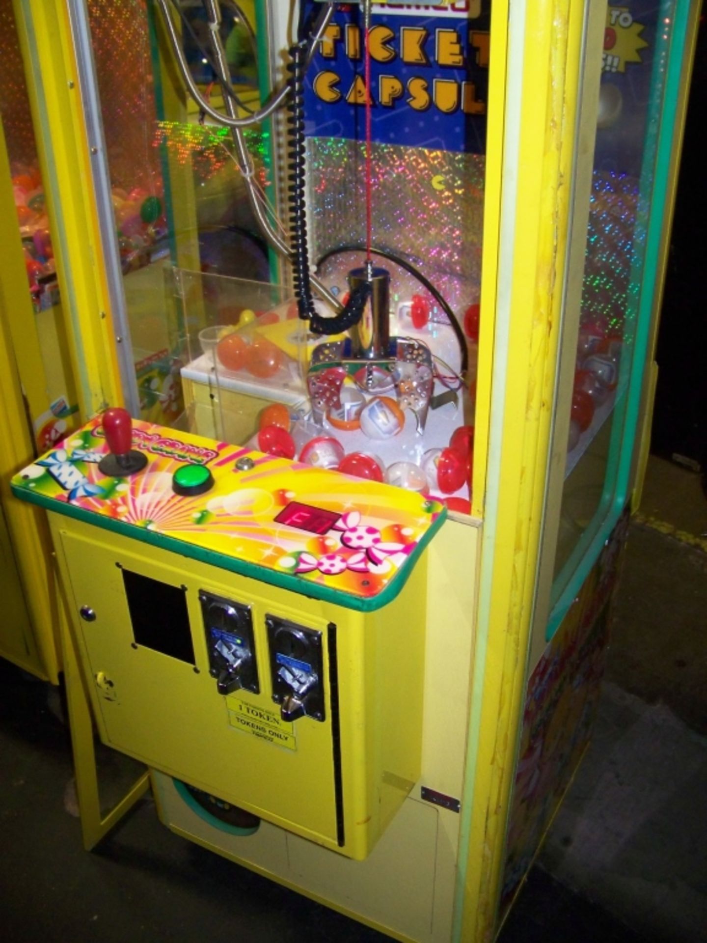 24"" CANDY SHOPPE CRANE MACHINE COASTAL Item is in used condition. Evidence of wear and commercial - Image 2 of 3