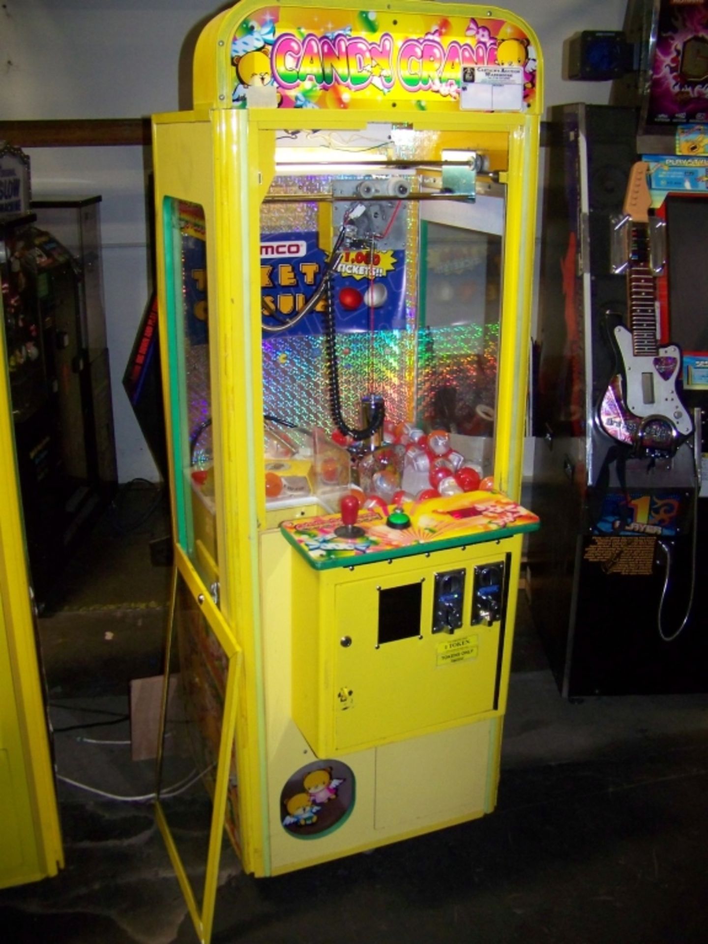 24"" CANDY SHOPPE CRANE MACHINE COASTAL Item is in used condition. Evidence of wear and commercial