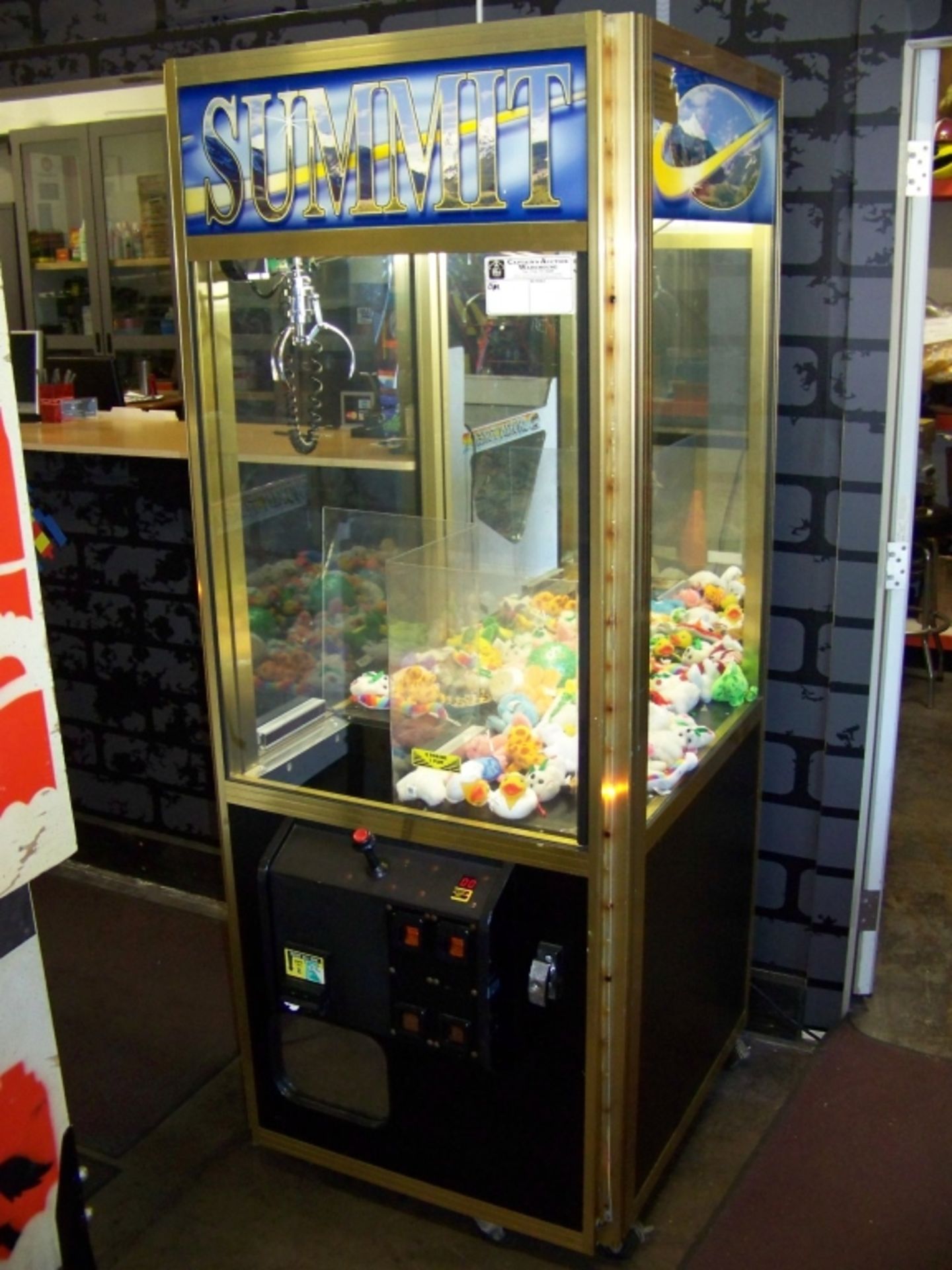 30"" ELAUT SUMMIT PLUSH CLAW CRANE MACHINE Item is in used condition. Evidence of wear and