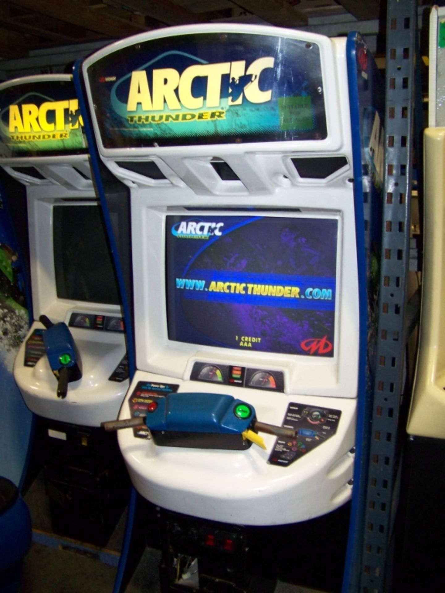 ARCTIC THUNDER SITDOWN RACING ARCADE GAME J - Image 2 of 3