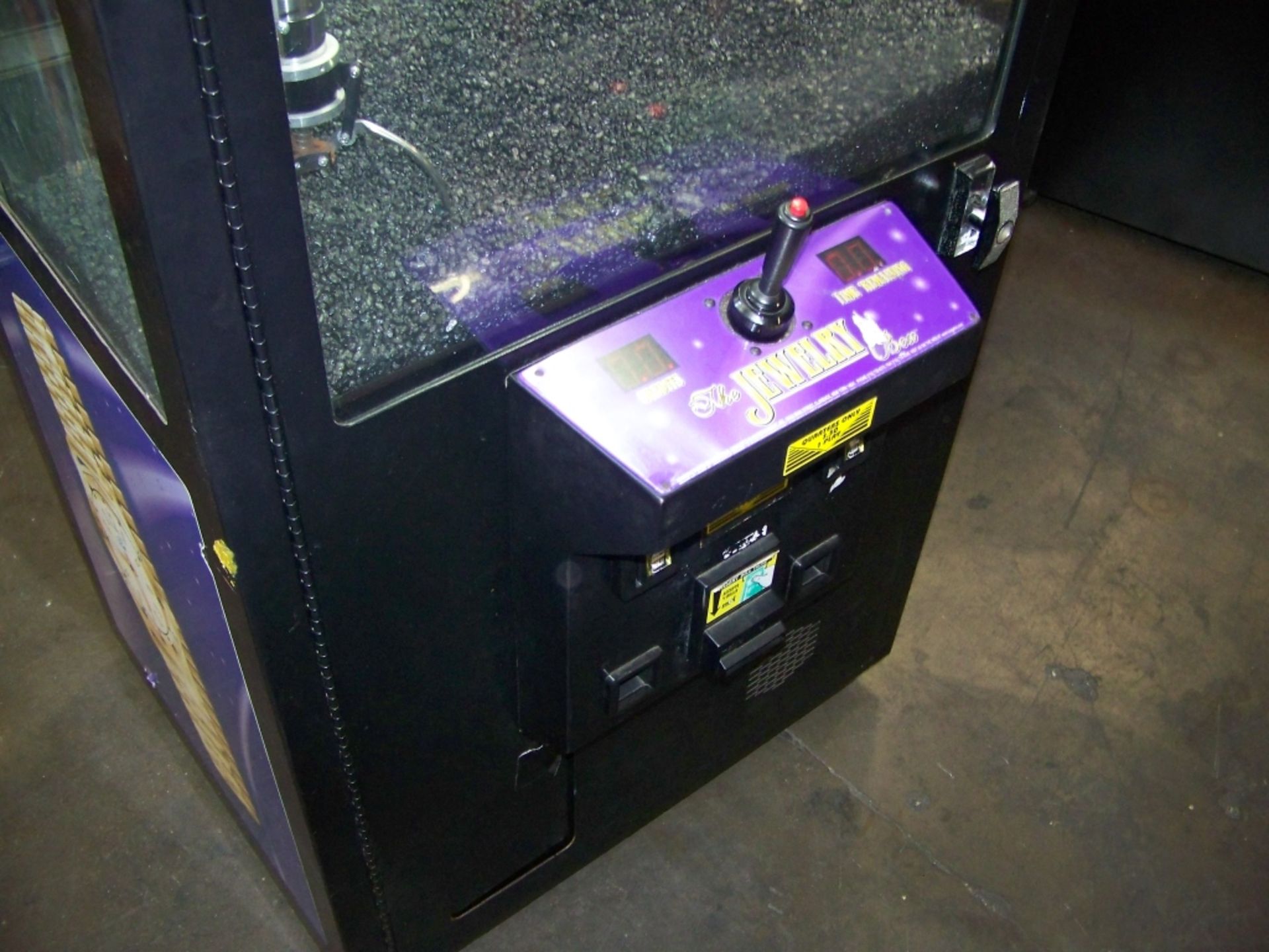 30" ICE JEWELRY BOX PLUSH CLAW CRANE MACHINE - Image 3 of 4
