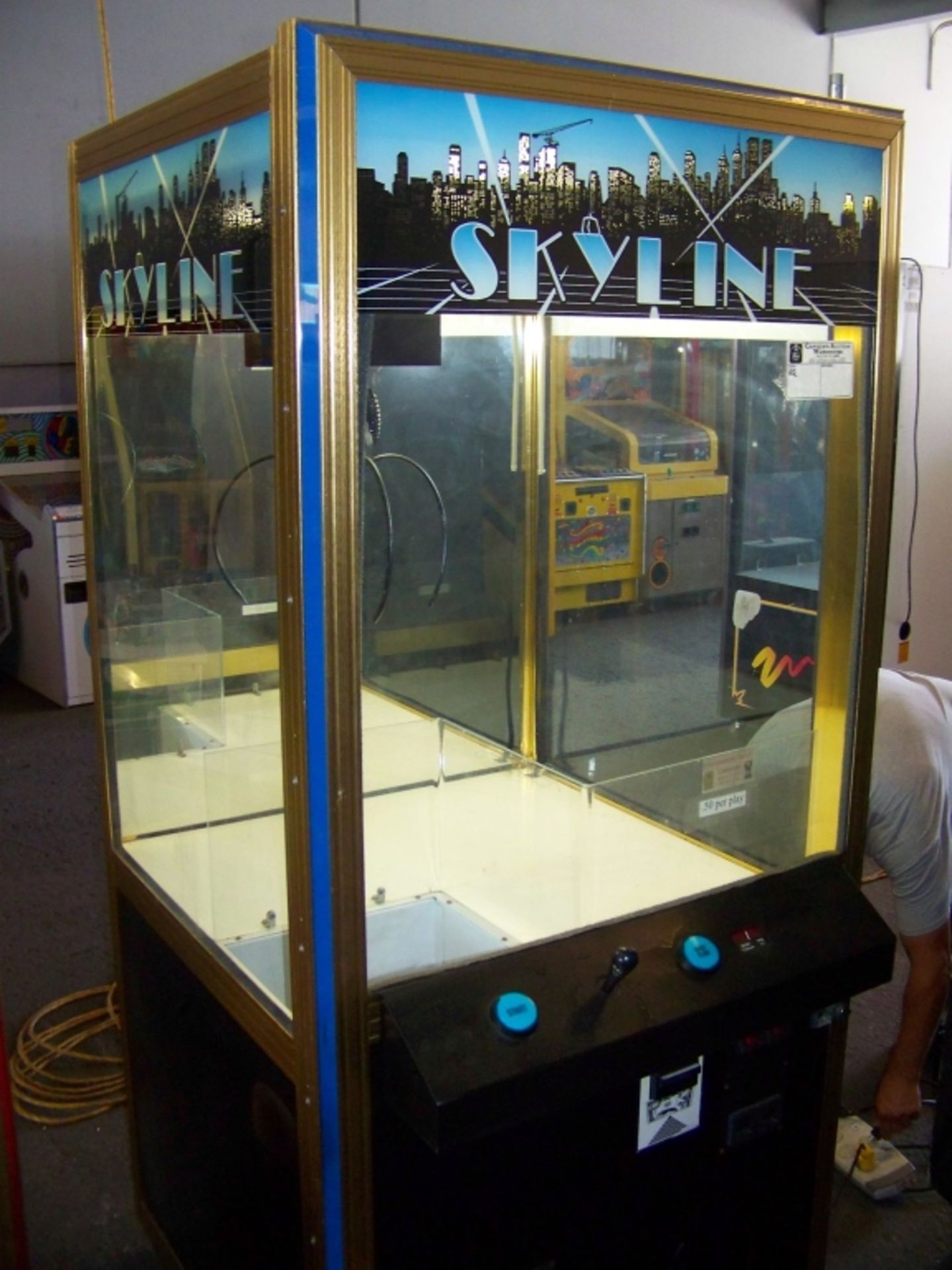 40" PREMIER SKYLINE PLUSH CLAW CRANE MACHINE - Image 2 of 3