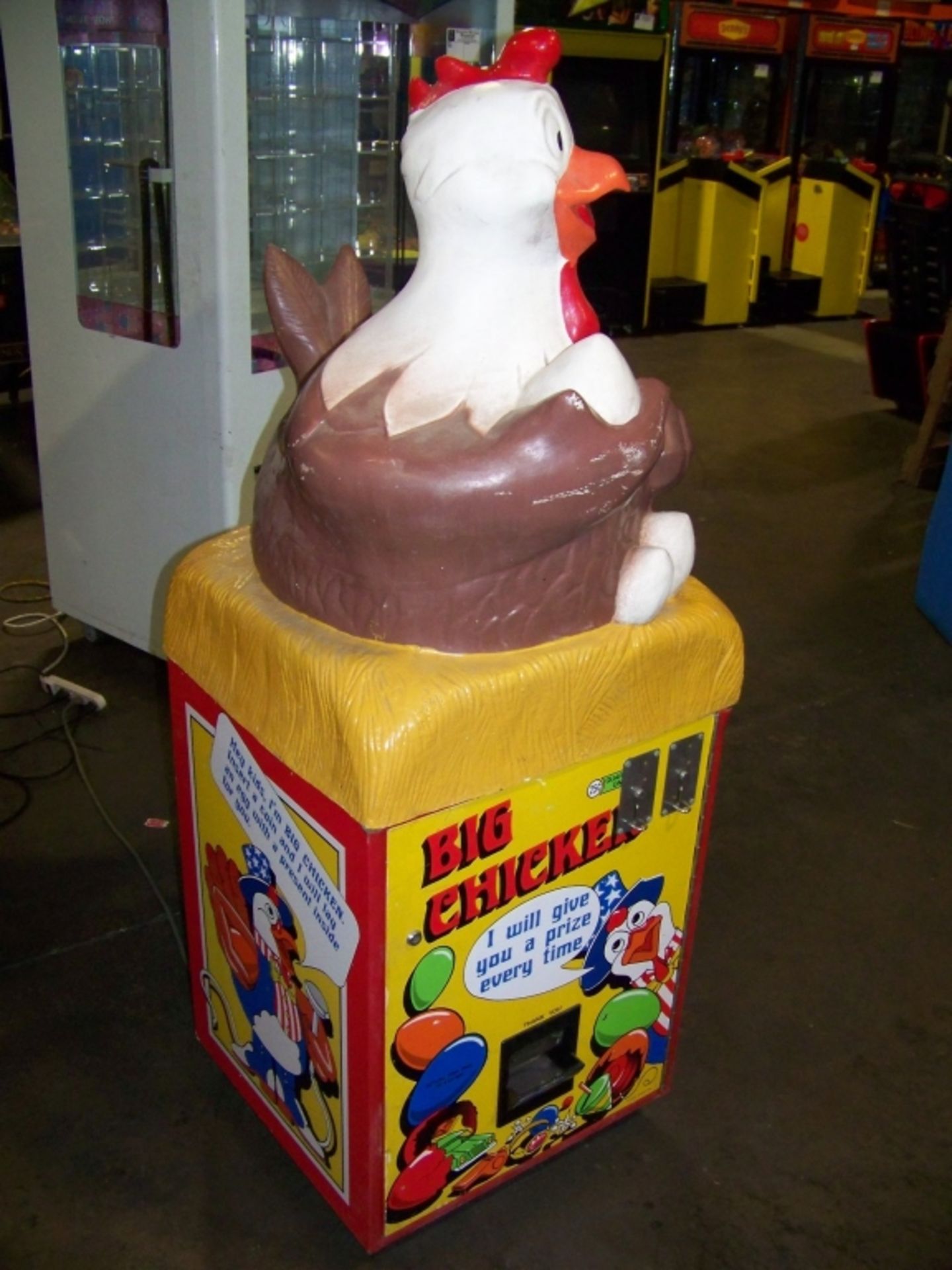 BIG CHICKEN NOVELTY PRIZE VENDING MACHINE - Image 3 of 4