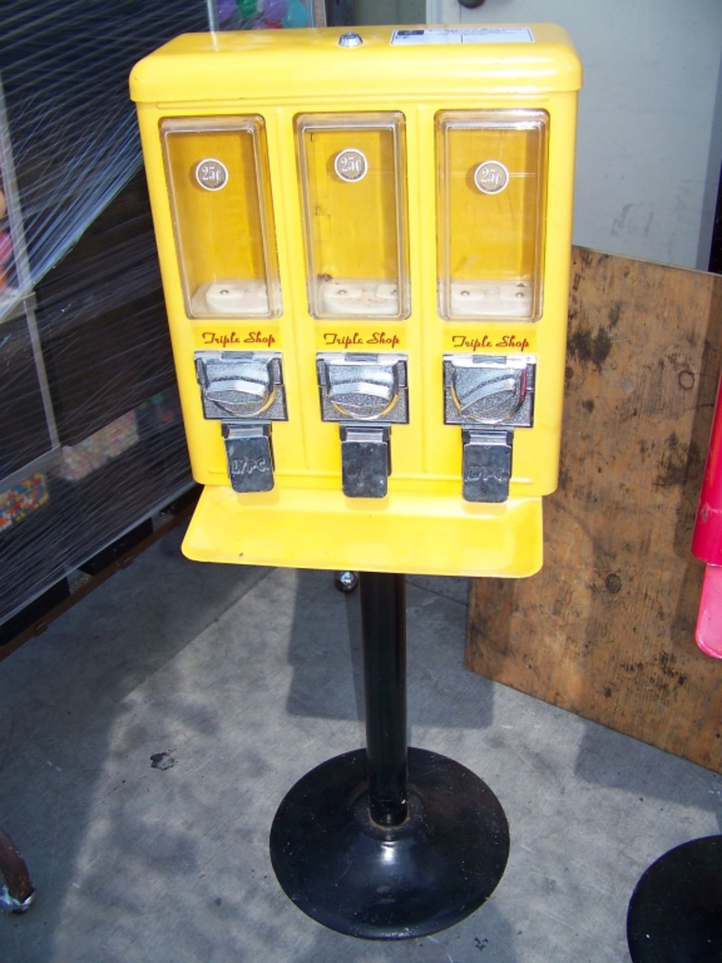 TRI SELECT CANDY VENDOR STAND YELLOW