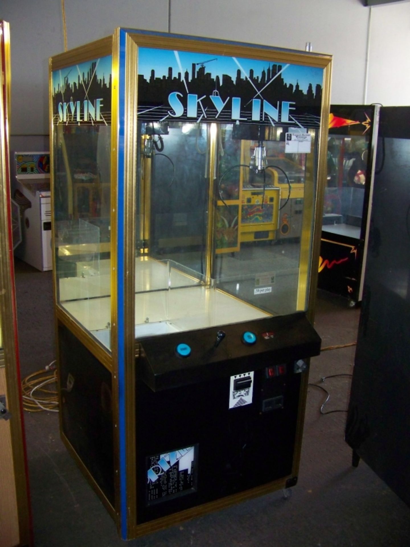 40" PREMIER SKYLINE PLUSH CLAW CRANE MACHINE - Image 3 of 3