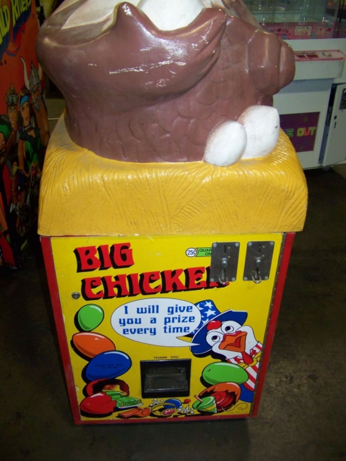 BIG CHICKEN NOVELTY PRIZE VENDING MACHINE - Image 4 of 4