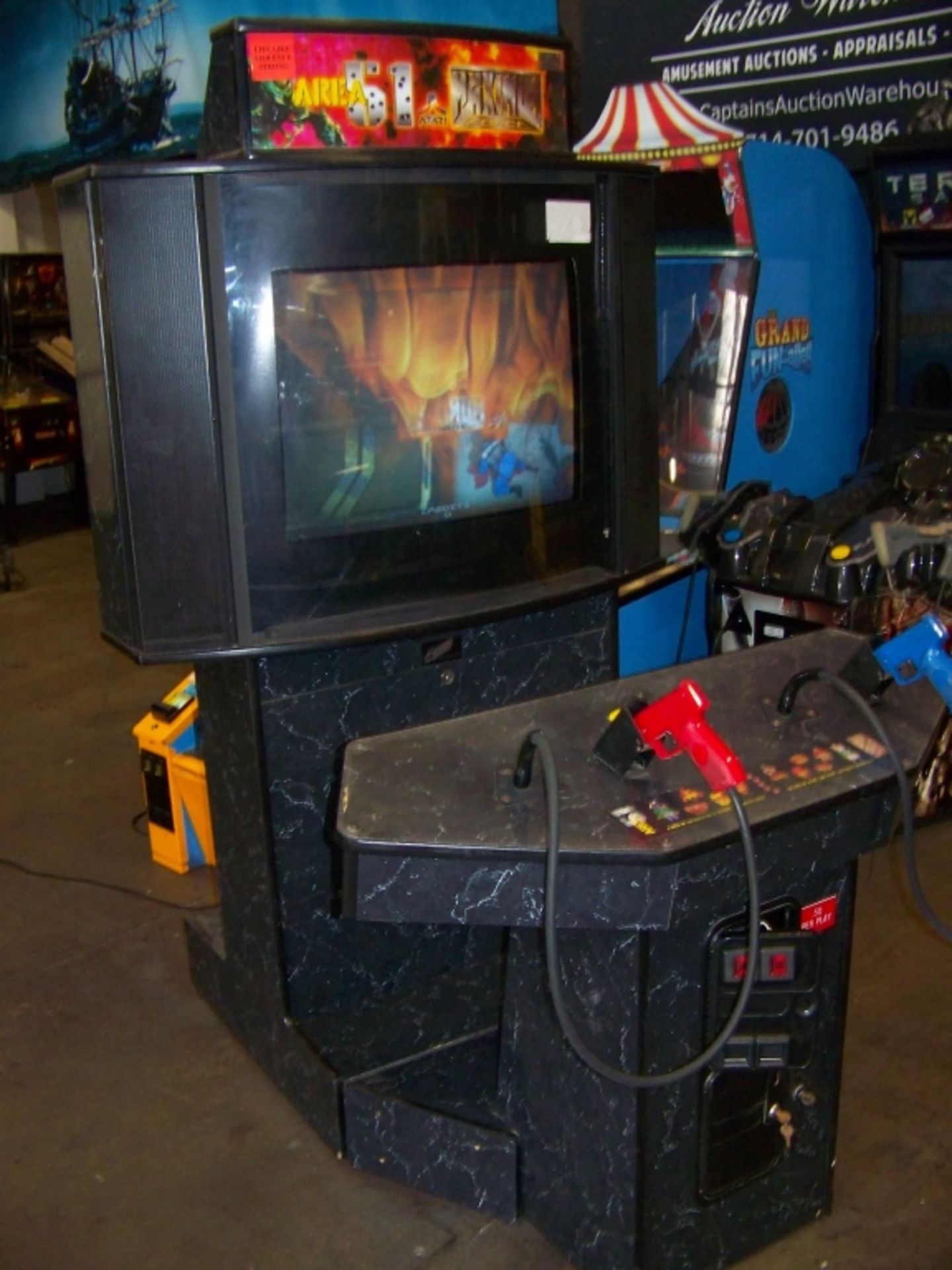 AREA 51 MAX FORCE COMBO 33" SHOWCASE ARCADE - Image 6 of 7