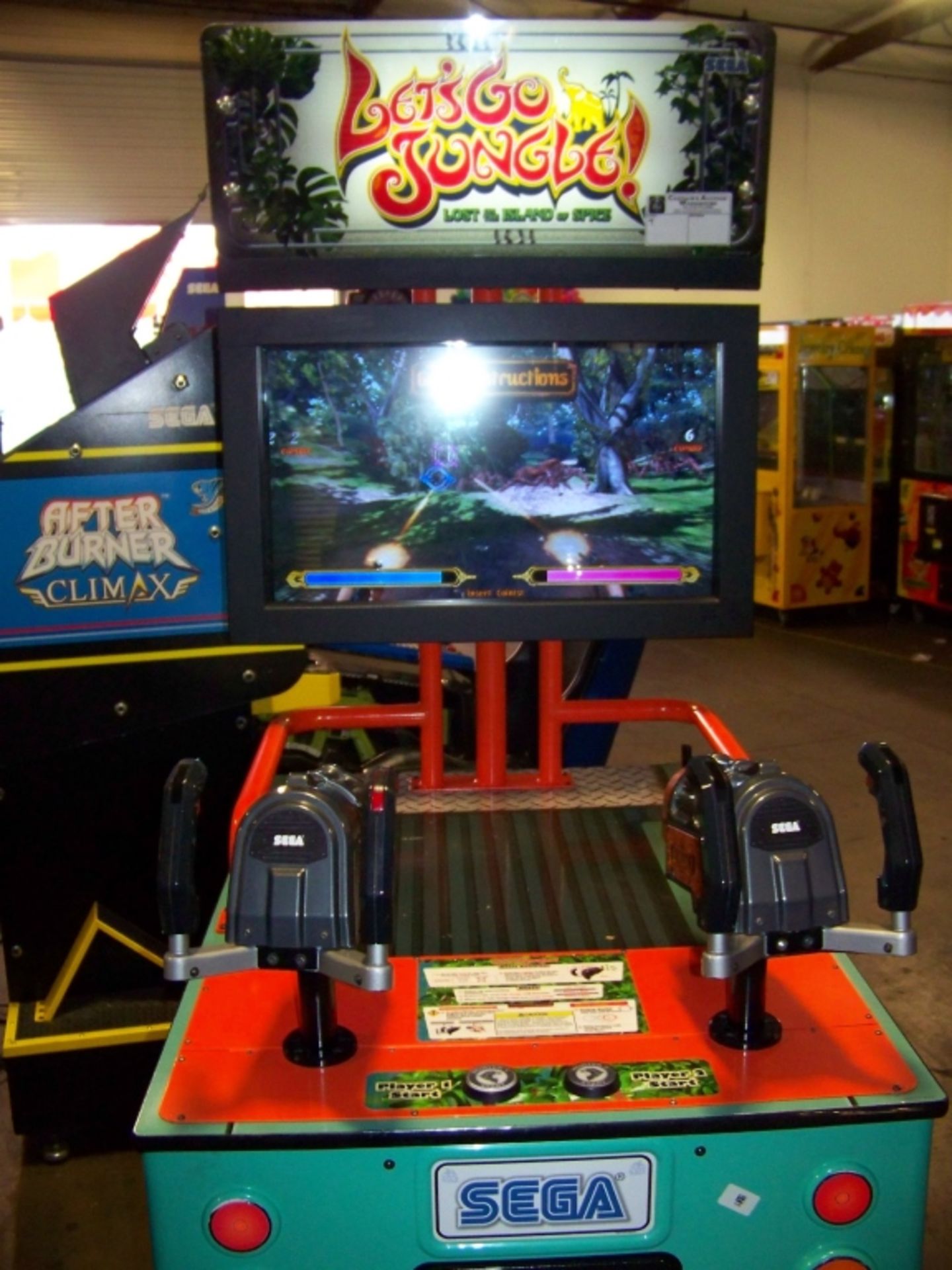 LETS GO JUNGLE UPRIGHT SHOOTER ARCADE GAME SEGA - Image 5 of 8