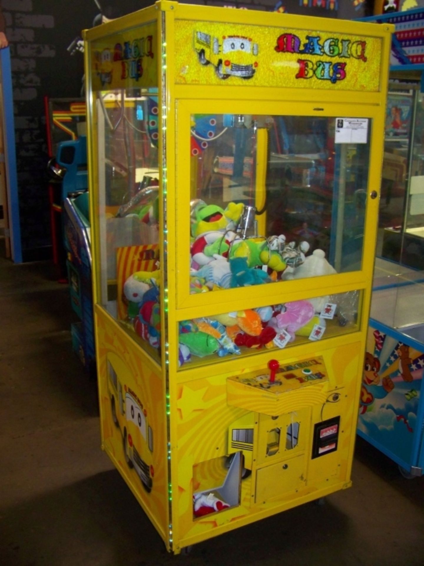 30" MAGIC BUS PLUSH CLAW CRANE MACHINE - Image 2 of 4