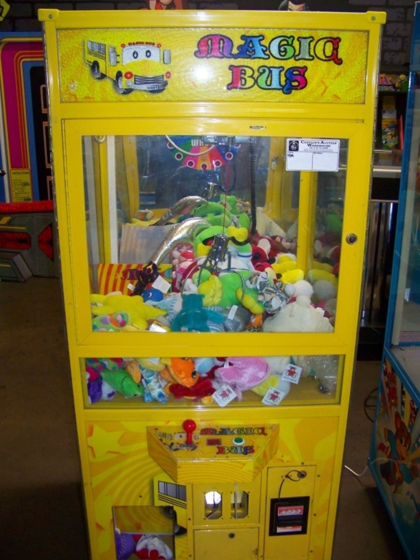 30" MAGIC BUS PLUSH CLAW CRANE MACHINE - Image 3 of 4