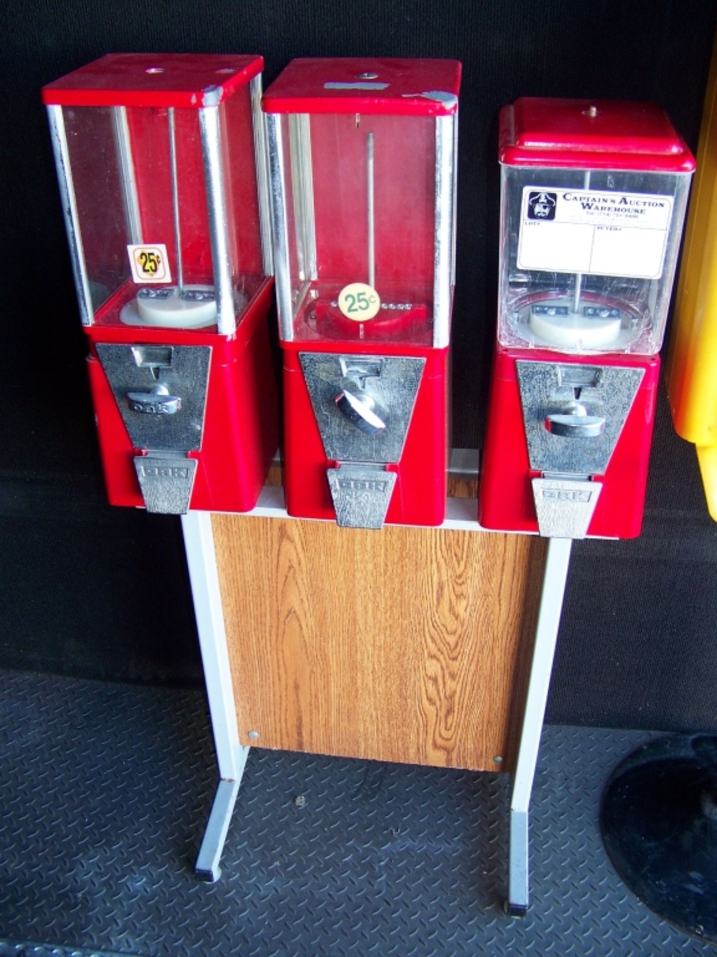 OAK VENDING 3 HEAD HEAD CANDY RACK