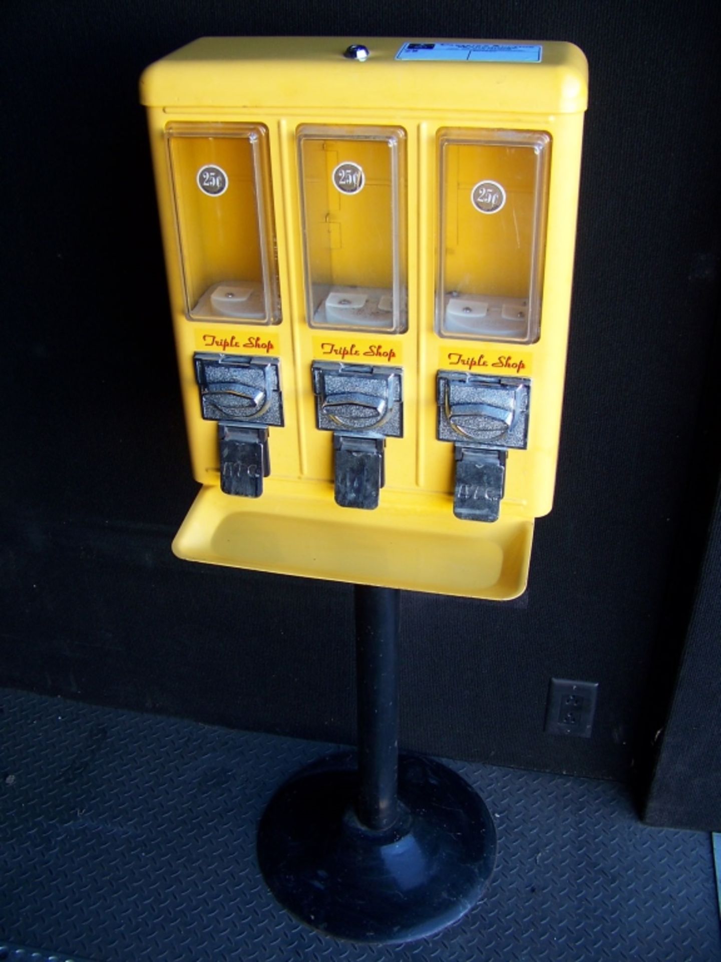 TRI SELECT CANDY VENDING STAND YELLOW