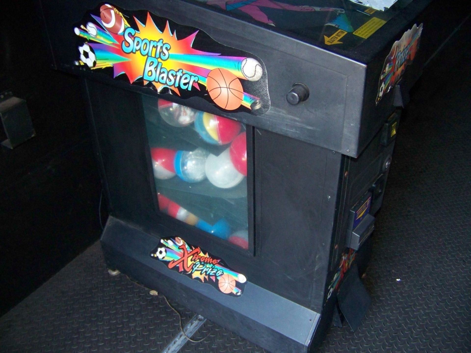 SPORTS BLASTER EXTREME 4" CAPSULE VENDING MACHINE - Image 2 of 4