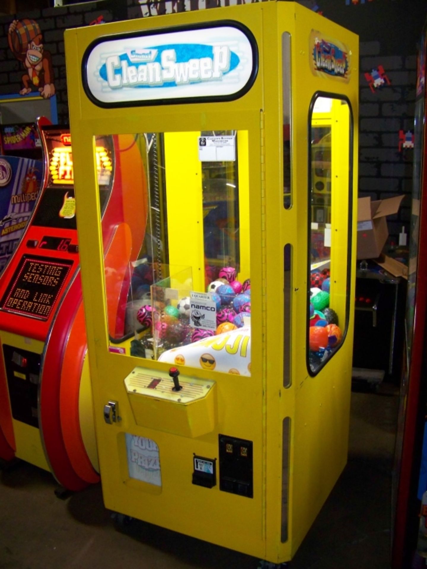 30" SMART CLEAN SWEEP YELLOW PLUSH CRANE MACHINE