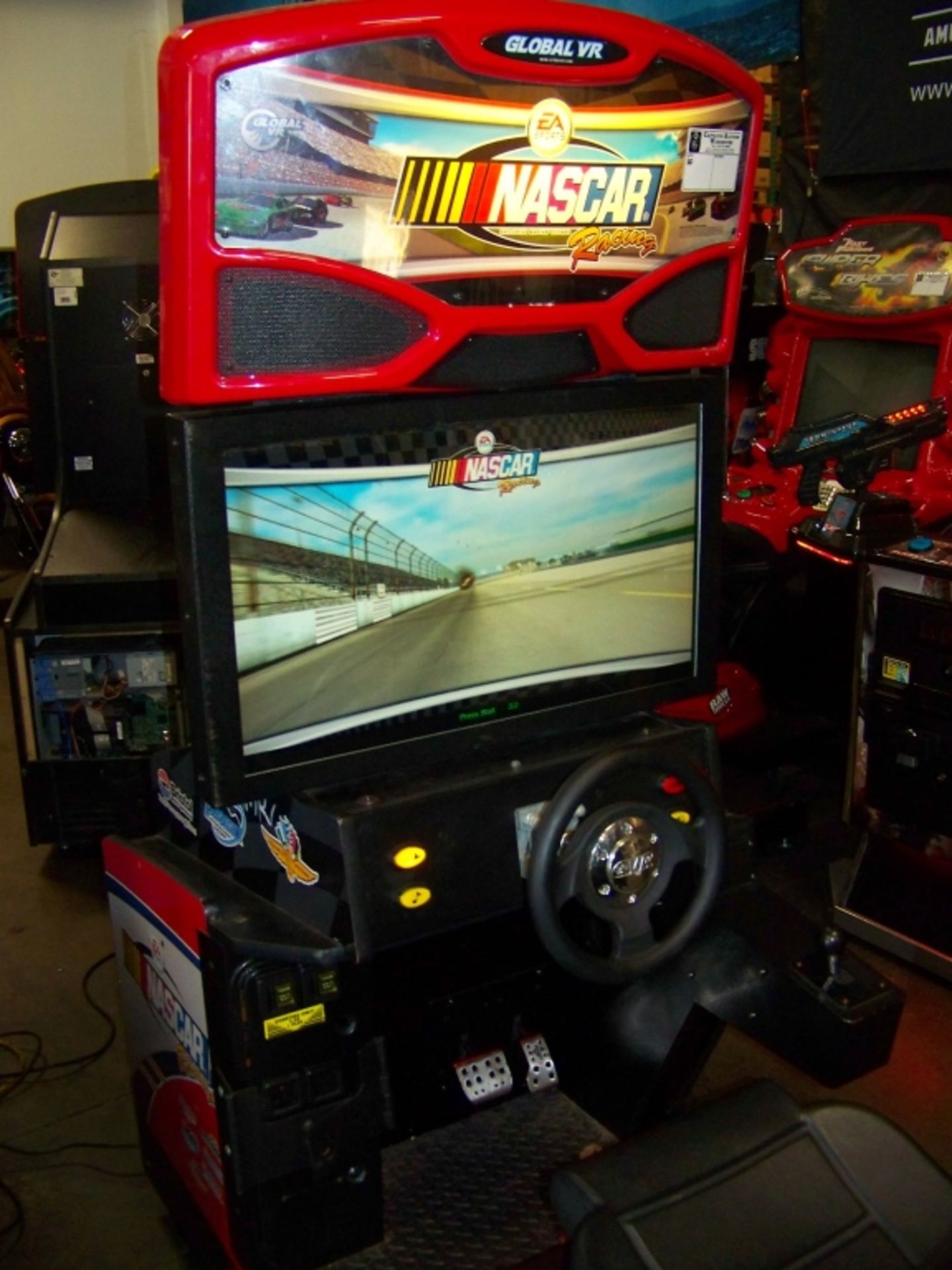 NASCAR RACING ARCADE GAME GLOBAL VR 32" LCD - Image 2 of 6