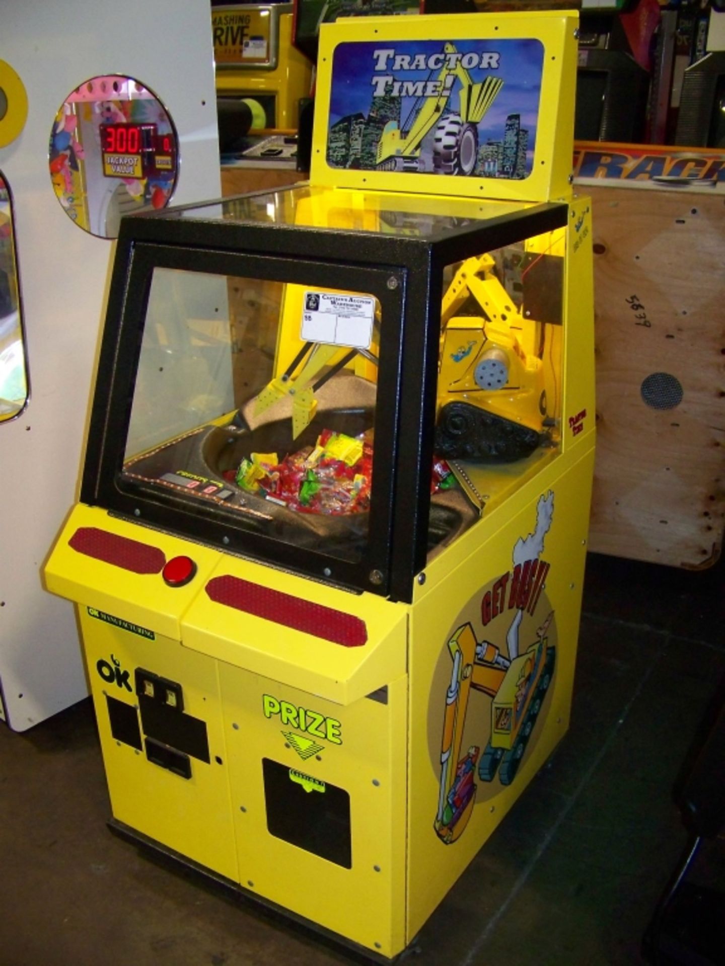 TRACTOR TIME CANDY SHOVEL MERCHANDISER MACHINE - Image 2 of 5