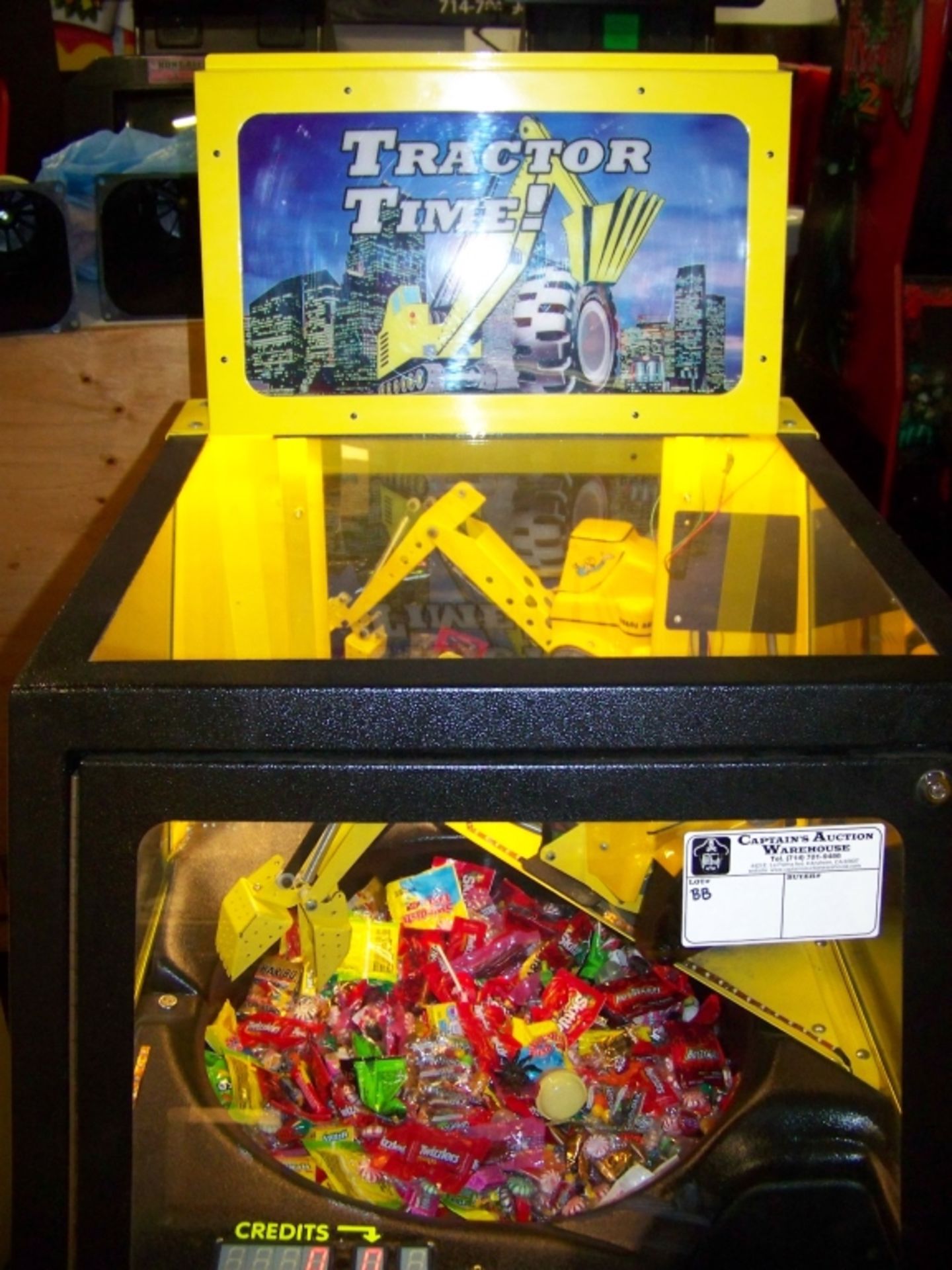 TRACTOR TIME CANDY SHOVEL MERCHANDISER MACHINE - Image 4 of 5