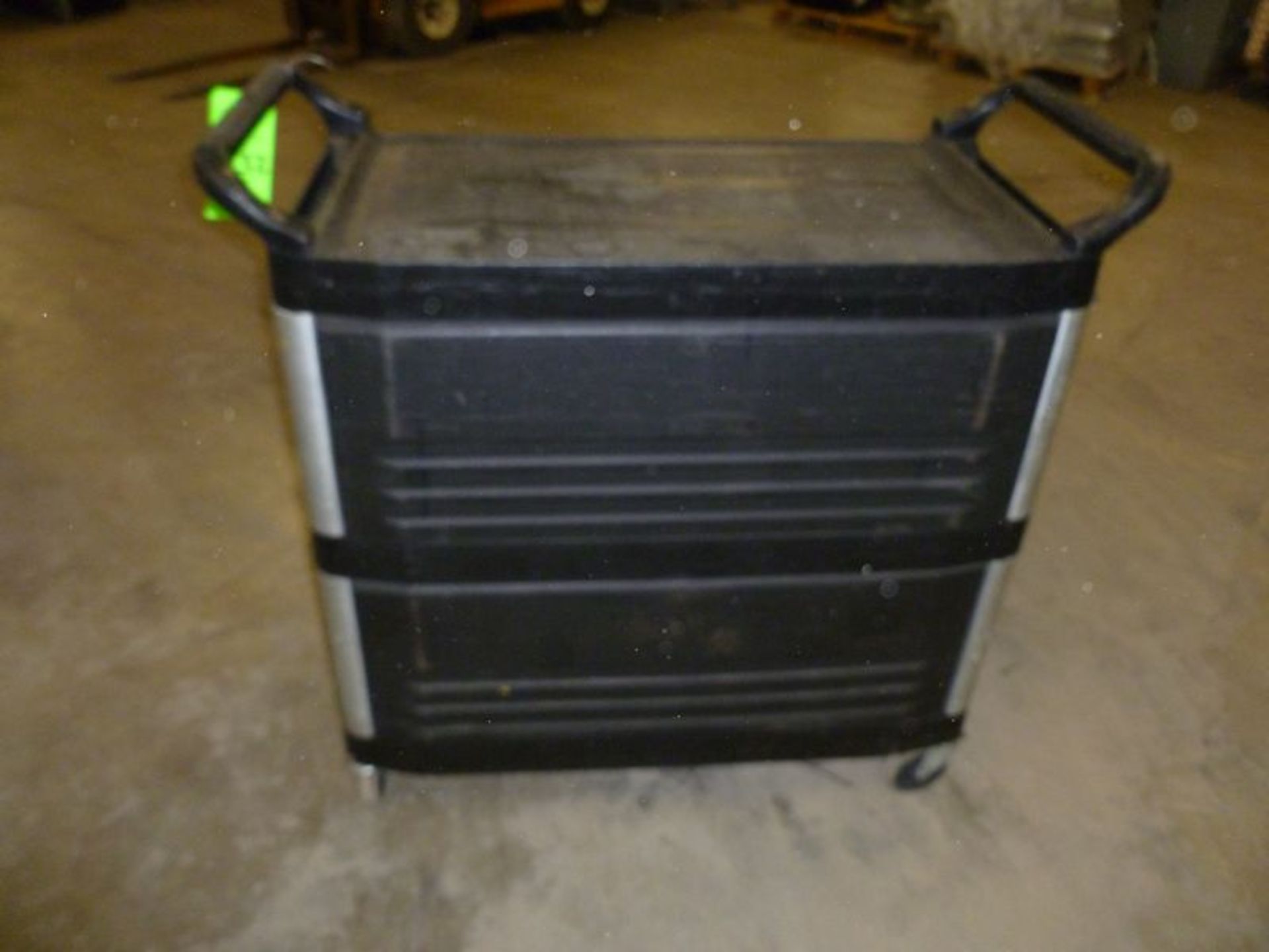 RUBBERMAID X-TRA UTILITY CART (LOCATED AT 6901 ARDMORE AVE. FORT WAYNE, IN 46809) - Image 3 of 4