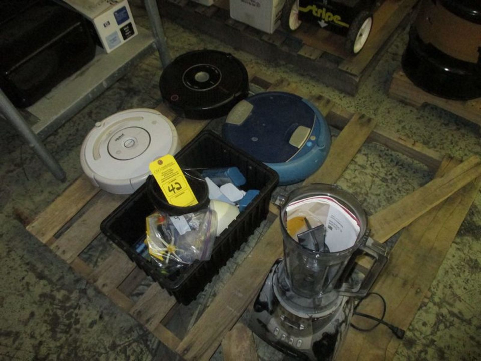 PALLET OF MISC INCLUDING AUTOMATIC FLOOR SWEEPER & HEALTH MASTER BLENDER (LOCATED AT 433 COUNCIL