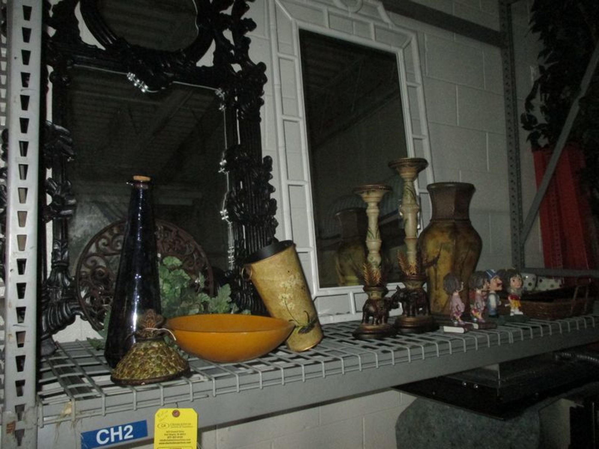 CONTENTS OF SHELF INCLUDING MIRRORS & DÉCOR (LOCATED AT 433 COUNCIL DRIVE FORT WAYNE IN 46825)