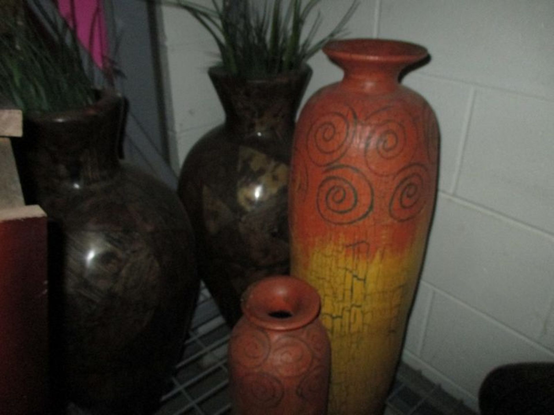 CONTENTS OF SHELF INCLUDING VASES; LIGHTING & DÉCOR (LOCATED AT 433 COUNCIL DRIVE FORT WAYNE IN - Image 2 of 2