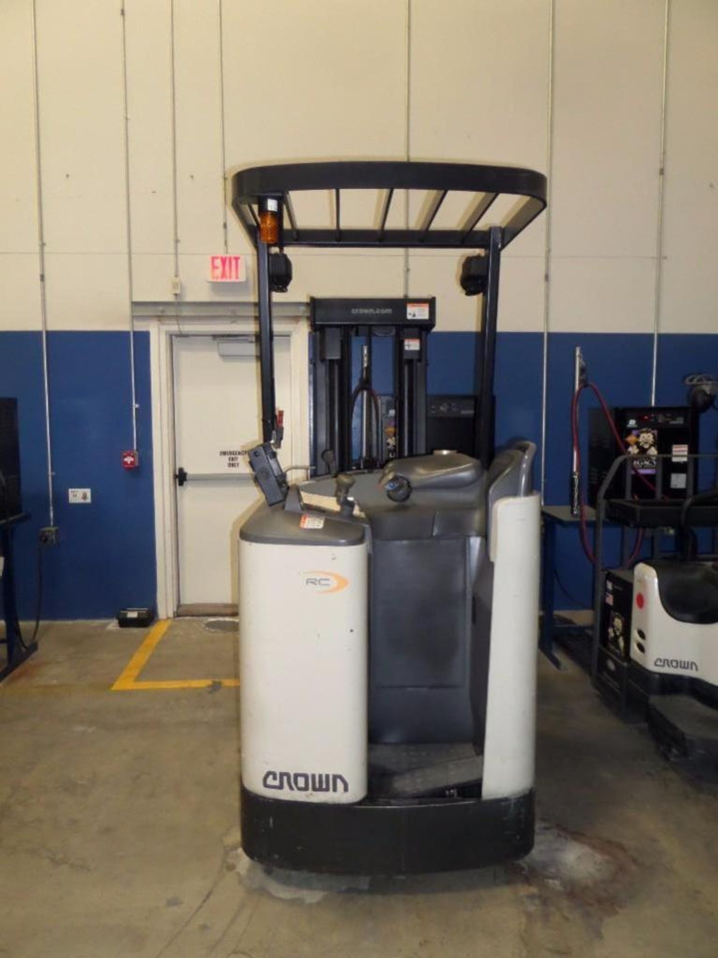 Crown Electric Forklift - Image 2 of 5