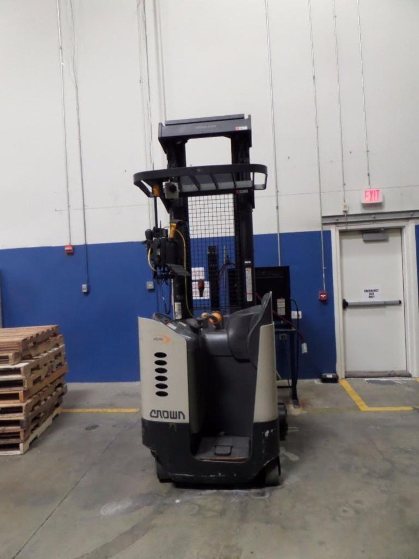 Raymond Electric Forklift - Image 2 of 5