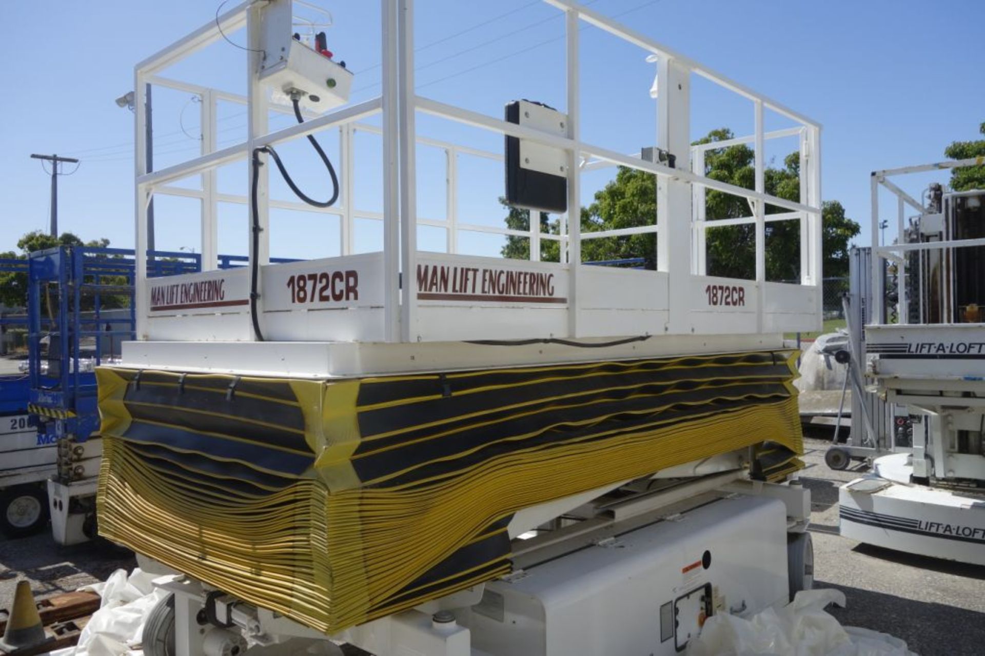 Man Lift Scissor Lift - Image 5 of 13