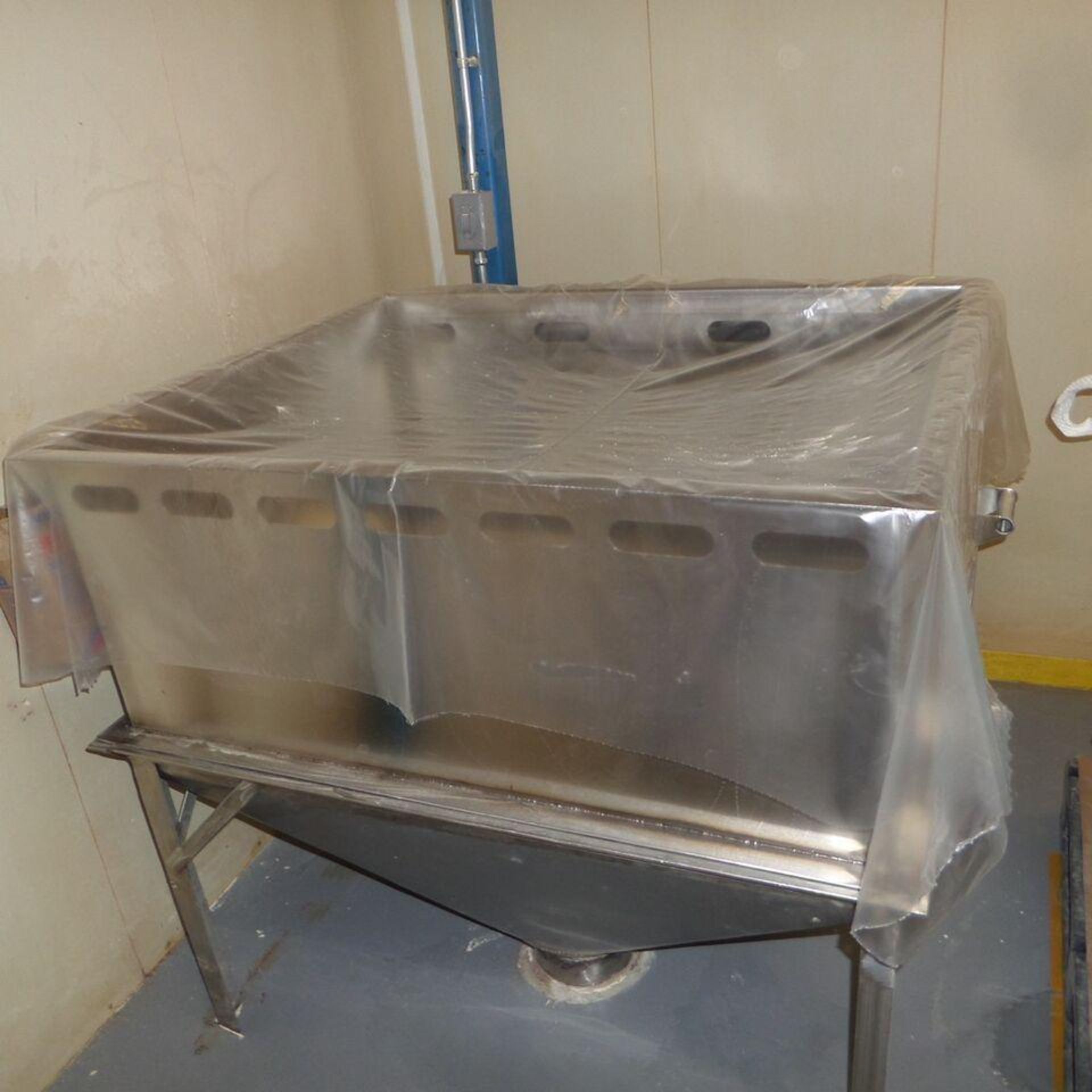 35'' x 42'' feed hopper.