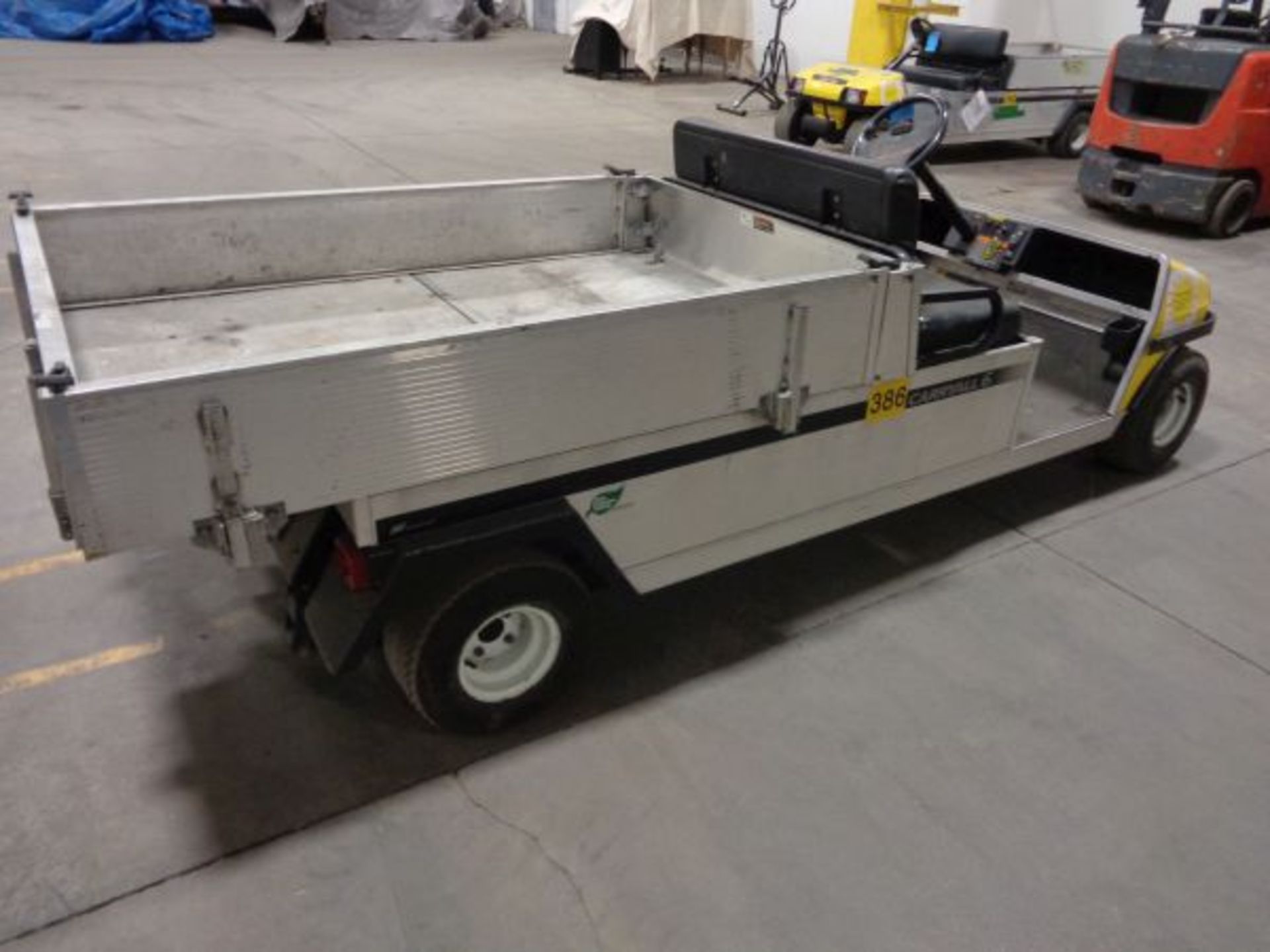 **CLUB CAR MODEL CARRYALL 6 ELECTRIC ALUMINUM BODY FLAT BED MAINTENANCE CART; S/N JR1147249649, - Image 5 of 6