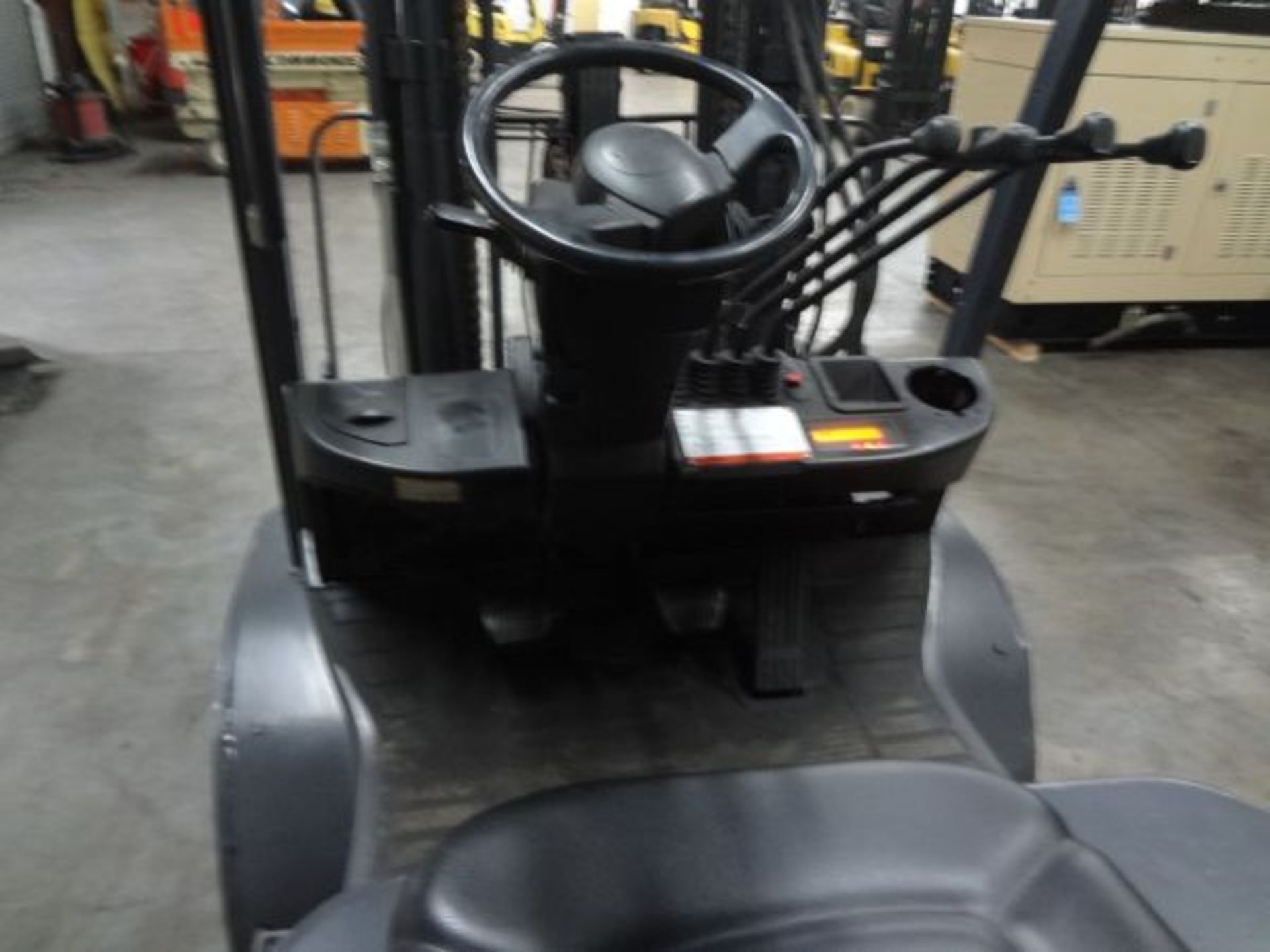 6,000 LB. TOYOTA MODEL 8FGU30 PNEUMATIC TIRE LP GAS LIFT TRUCK; S/N 31605, 15,734 HOURS SHOWING, 3- - Image 8 of 8