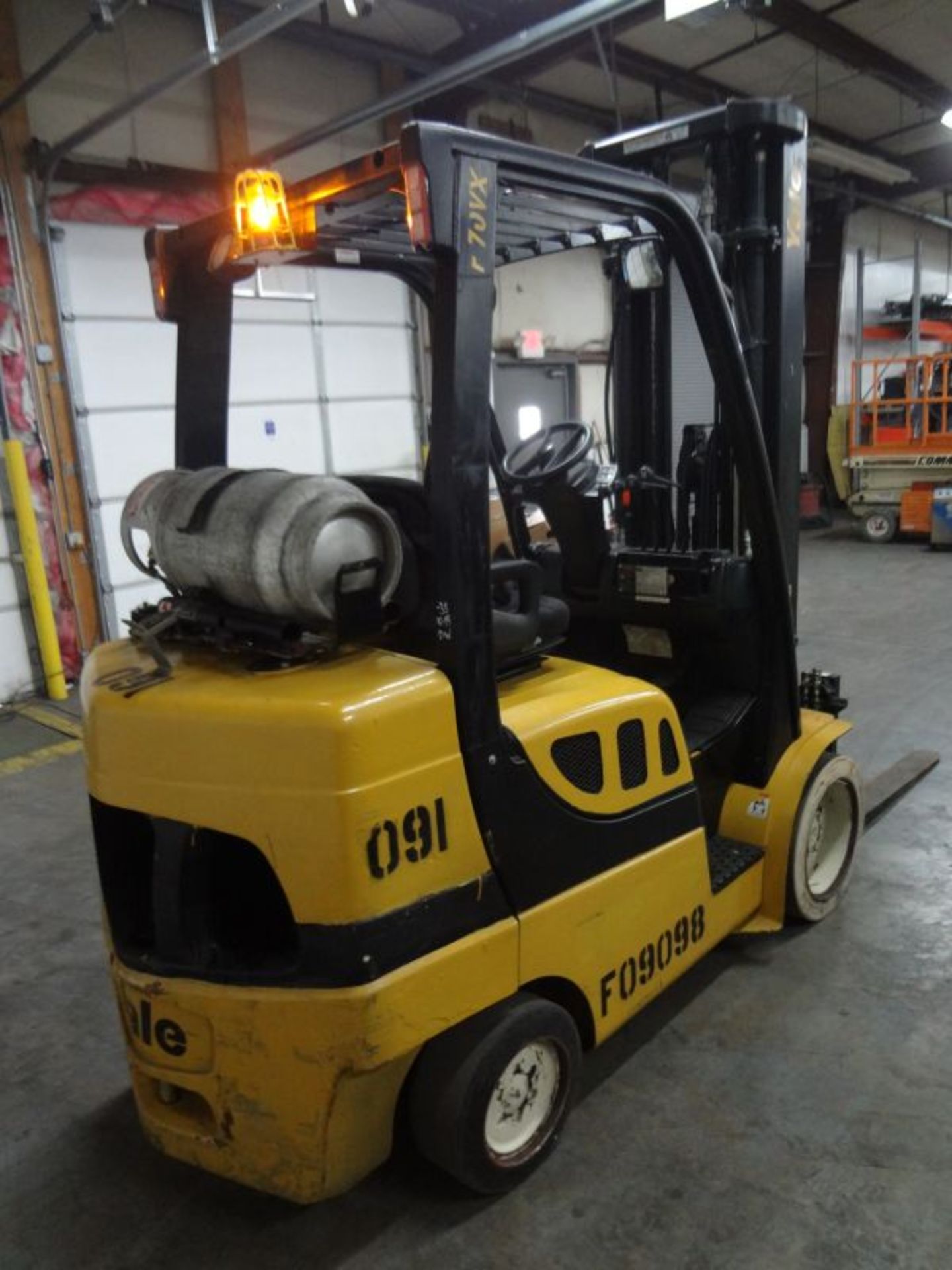 7,000 LB. YALE MODEL GLC070 CUSHION TIRE LP GAS LIFT TRUCK; S/N A910V15059G, 13,666 HOURS SHOWING, - Image 3 of 8