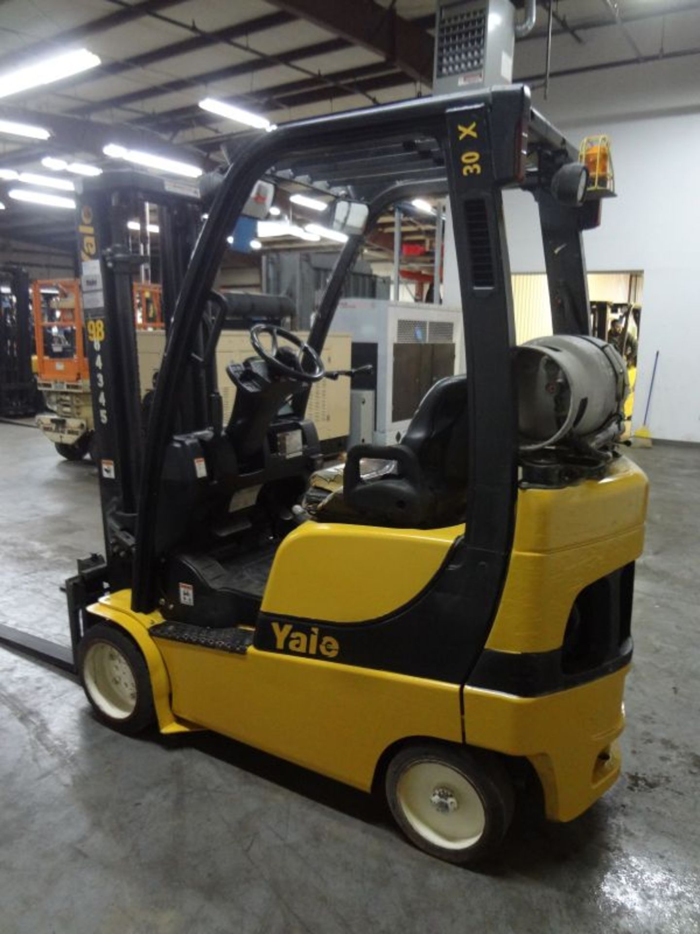 3,000 LB. YALE MODEL GLC030 CUSHION TIRE LP GAS LIFT TRUCK; S/N C809V04345F, 10,017 HOURS SHOWING, - Image 4 of 9