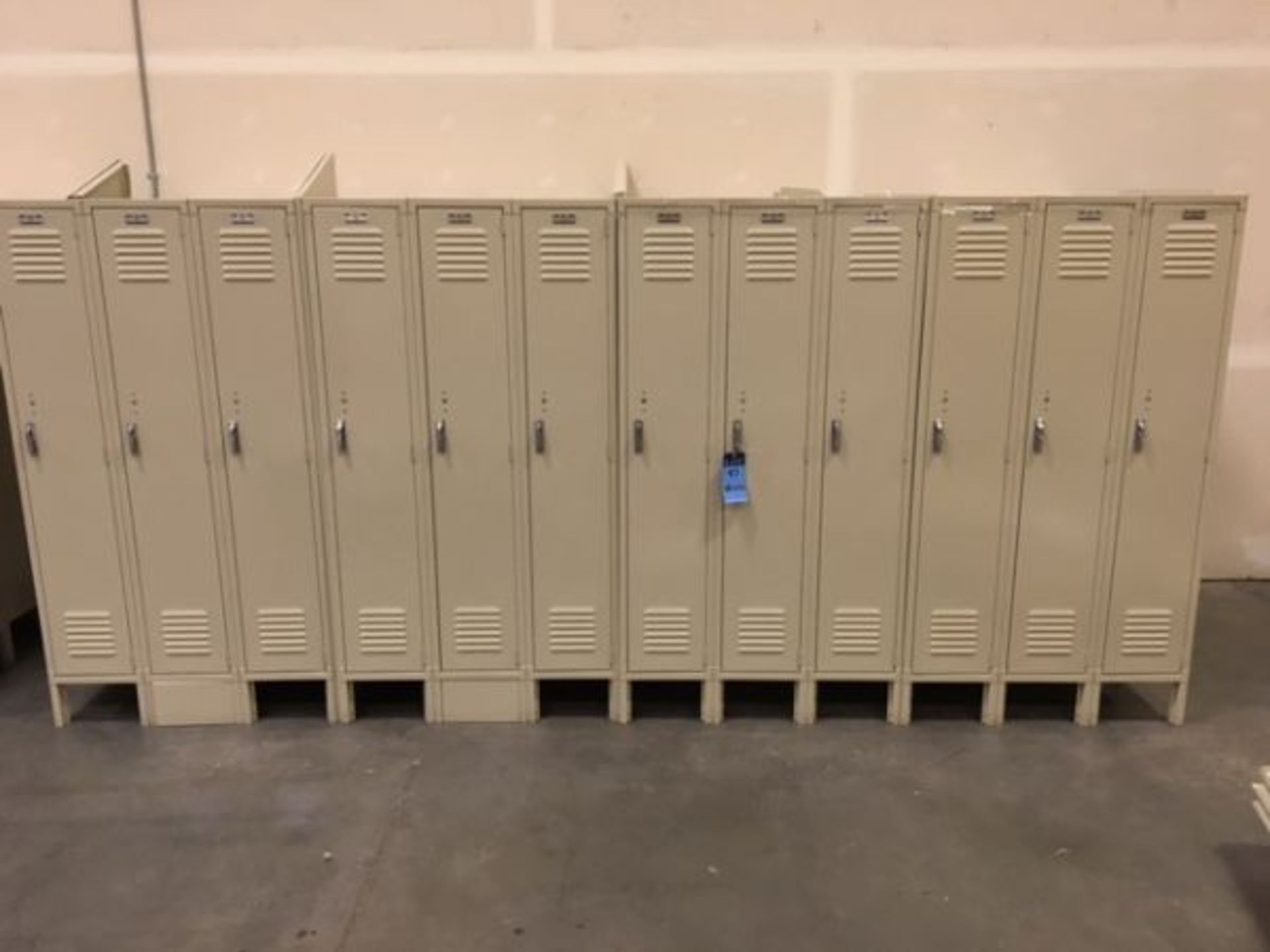 LOT (72) LOCKERS