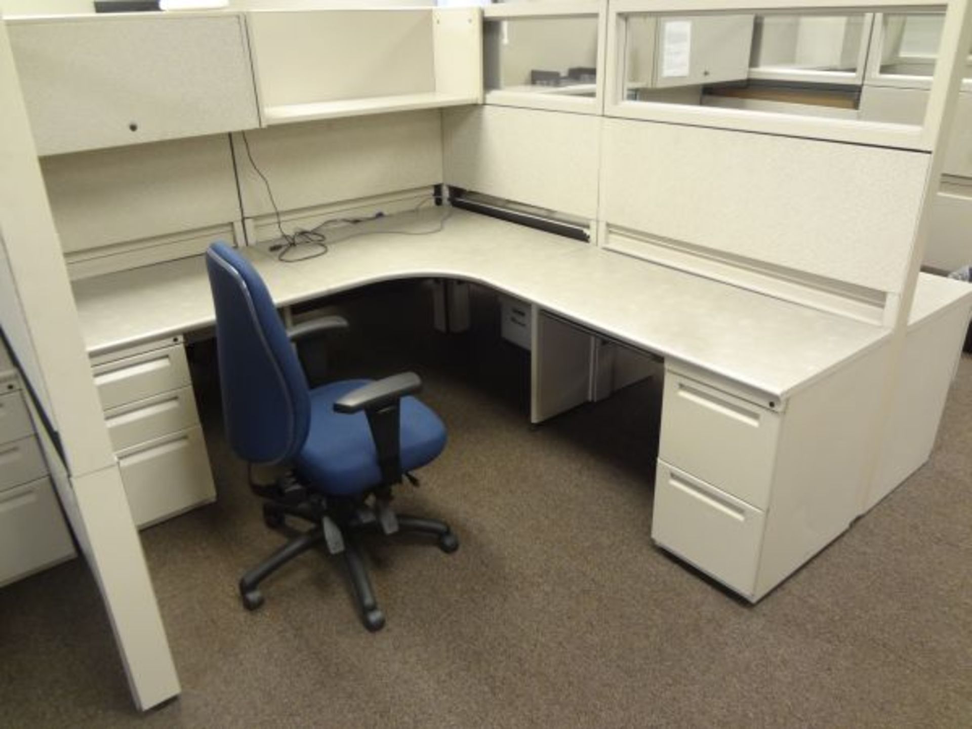 (LOT) 88" X 86" X 65" SIX-PERSON MARVELL MODULAR OFFICE INCLUDING (1) OVERHEAD CABINET, (1) OVERHEAD - Image 2 of 6