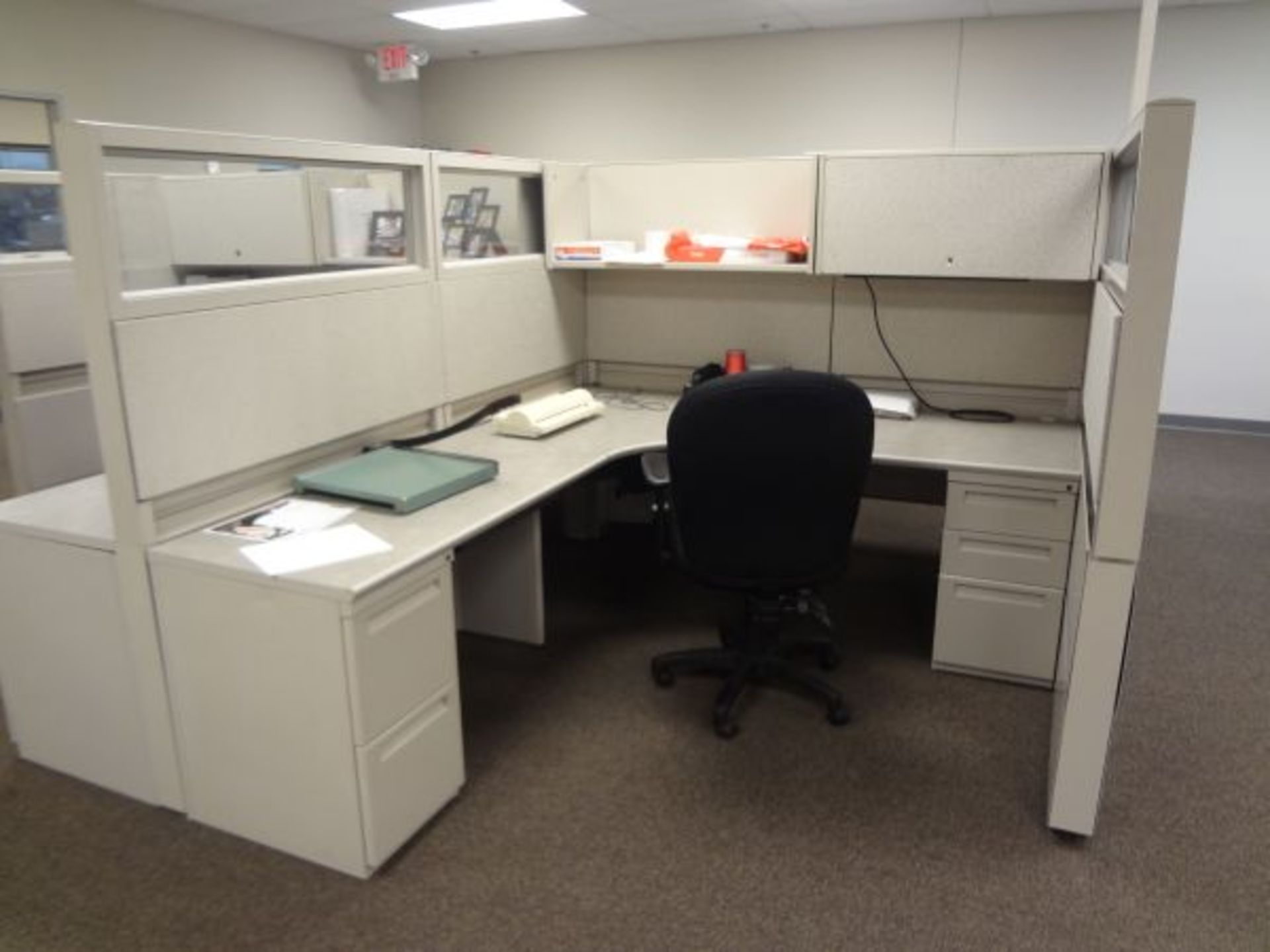 (LOT) 84" X 93" X 65" FOUR-PERSON MARVELL MODULAR OFFICE INCLUDING (1) OVERHEAD CABINET, (1) - Image 3 of 3