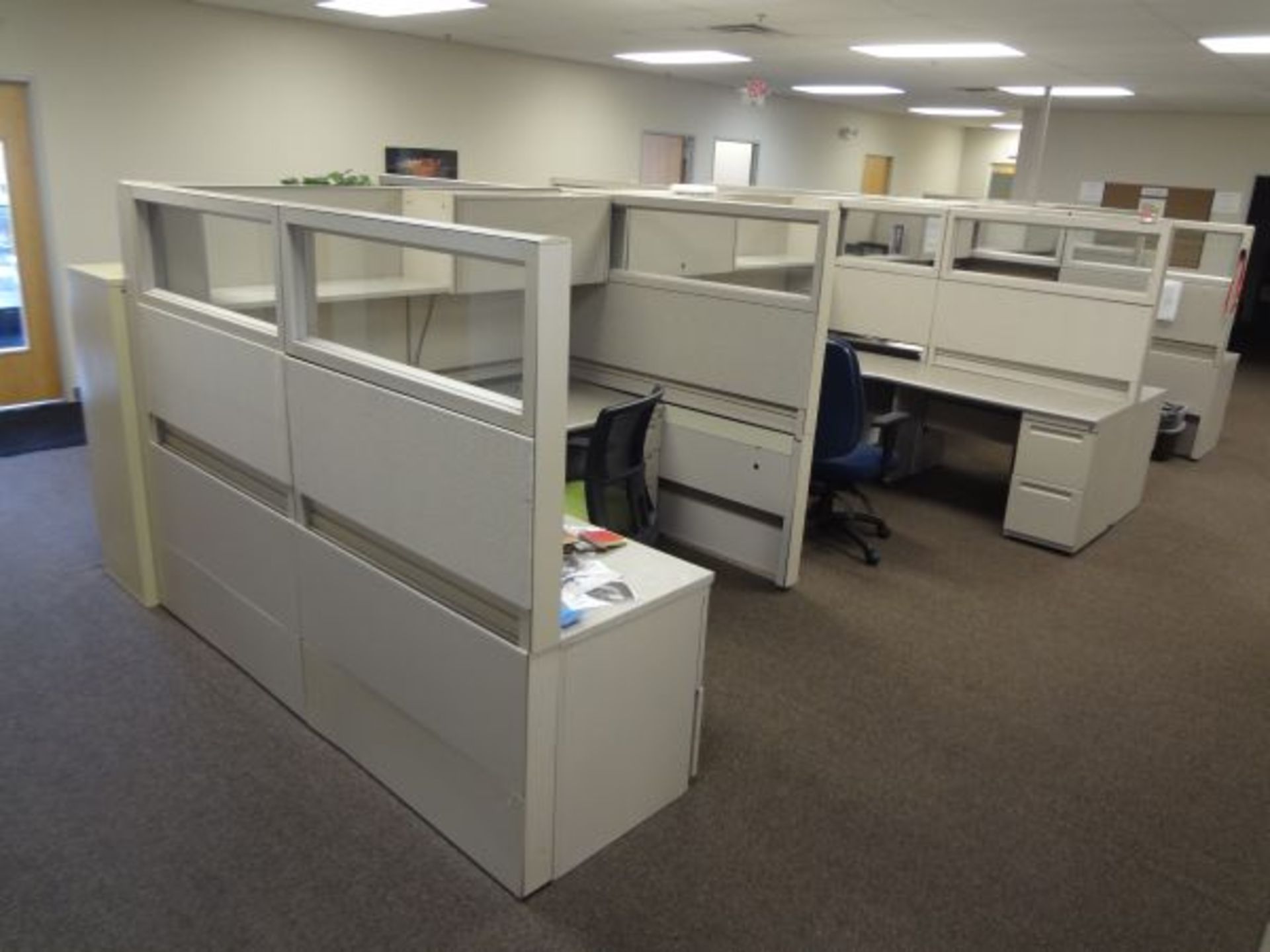 (LOT) 88" X 86" X 65" SIX-PERSON MARVELL MODULAR OFFICE INCLUDING (1) OVERHEAD CABINET, (1) OVERHEAD