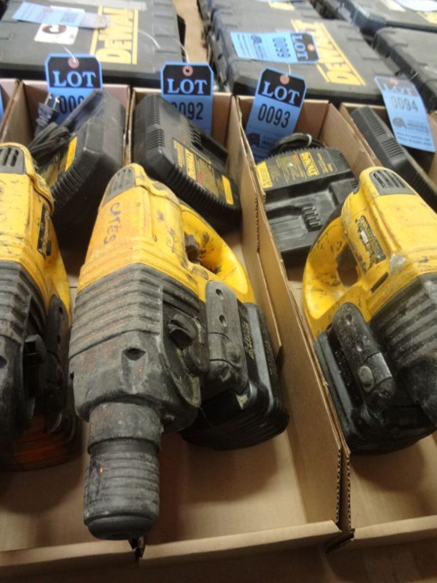 24 VOLT DEWALT CORDLESS ROTARY HAMMER DRILL WITH CHARGER