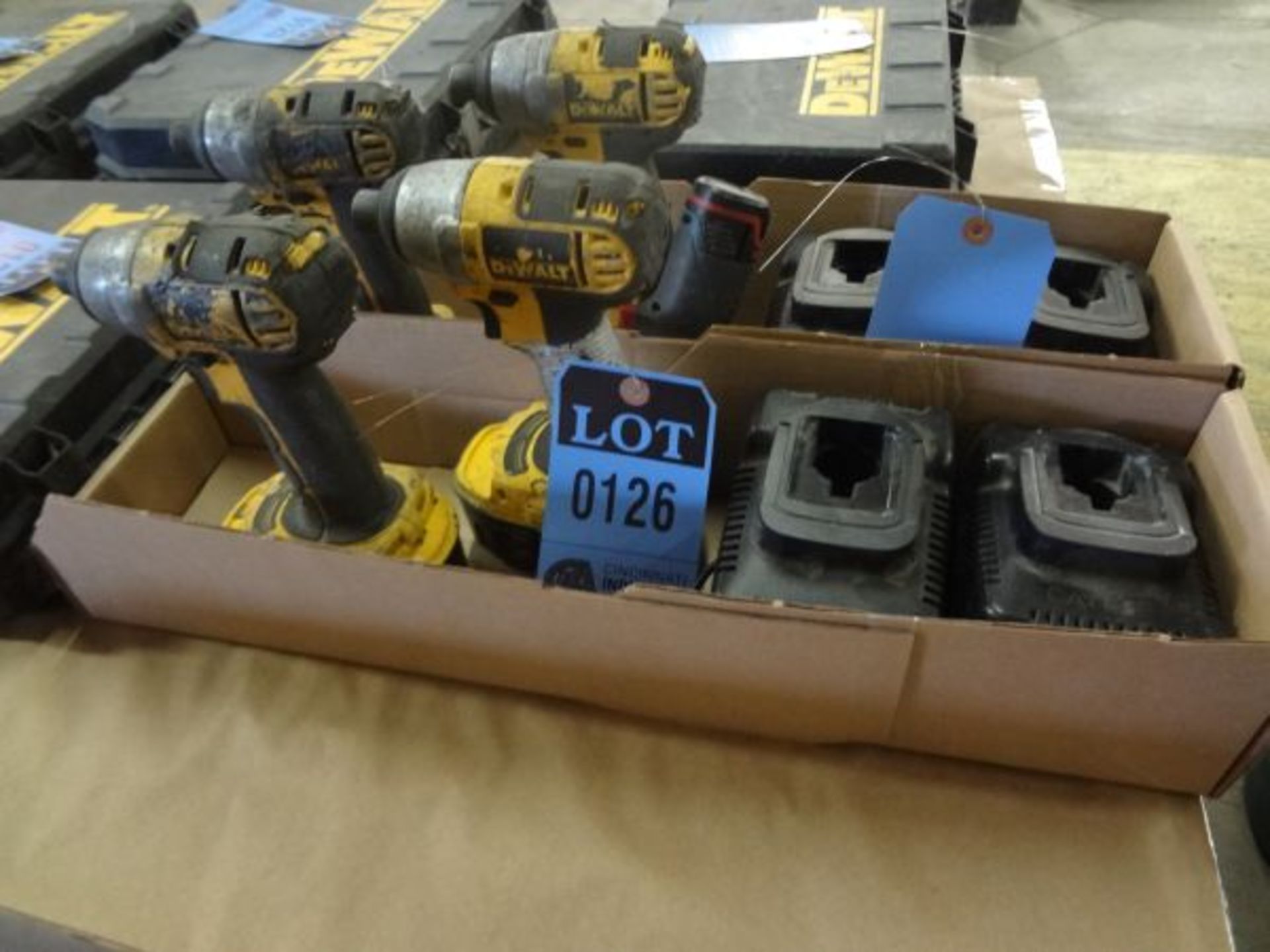1/4" DEWALT CORDLESS IMPACT DRIVER WITH CHARGER